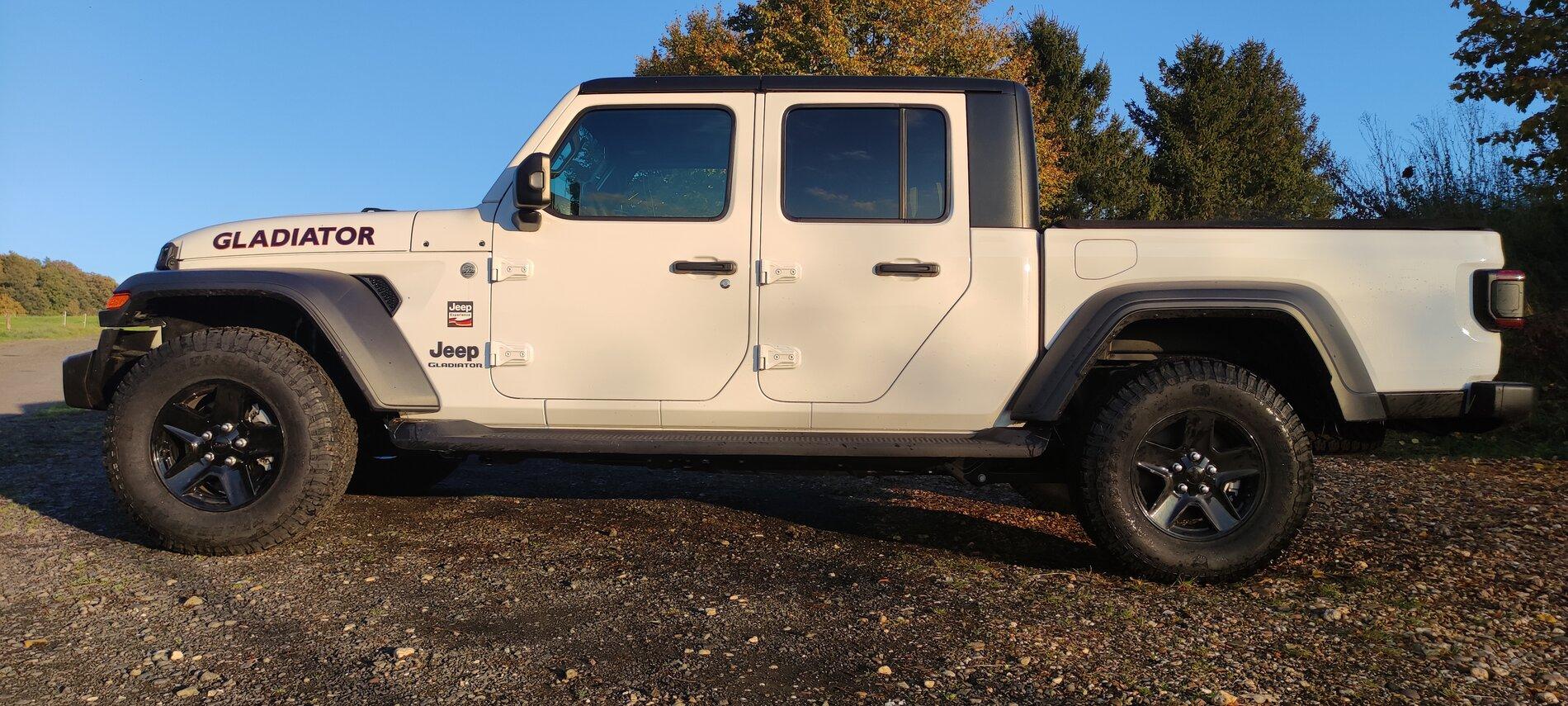Jeep Gladiator BRIGHT WHITE Gladiator JT Club 51609360046_1fe4b795ea_o