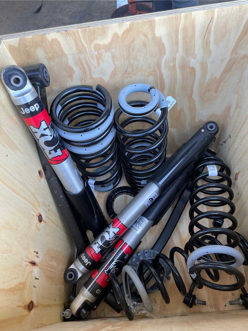 Jeep Gladiator Rubicon Gladiator Suspensions - Sets of Fox Shocks ONLY available. rubi2