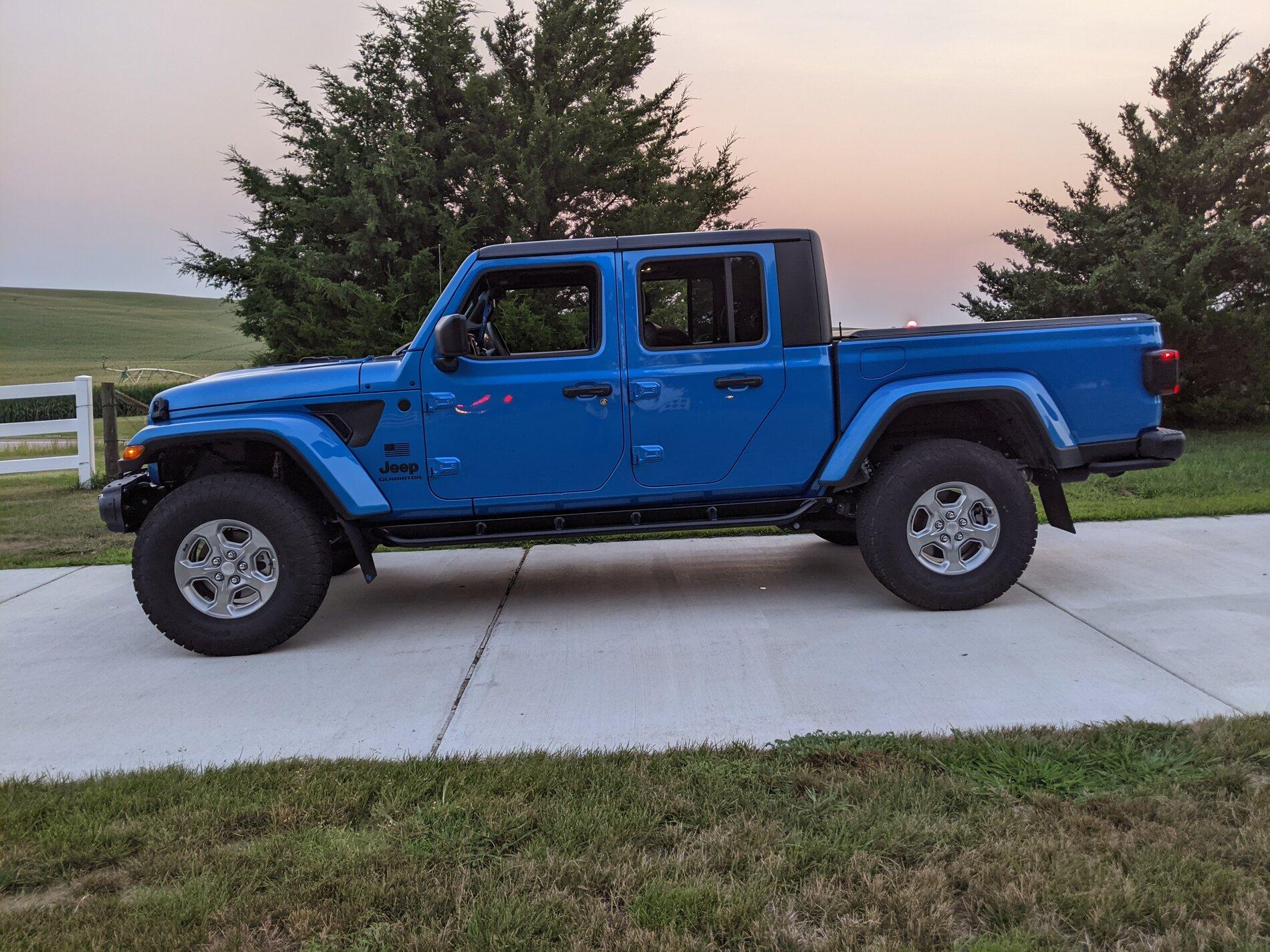 Jeep Gladiator Pic request: JT Gladiator Rubicon on OEM wheels with 35/11.50/17. PXL_20210809_013208448.MP