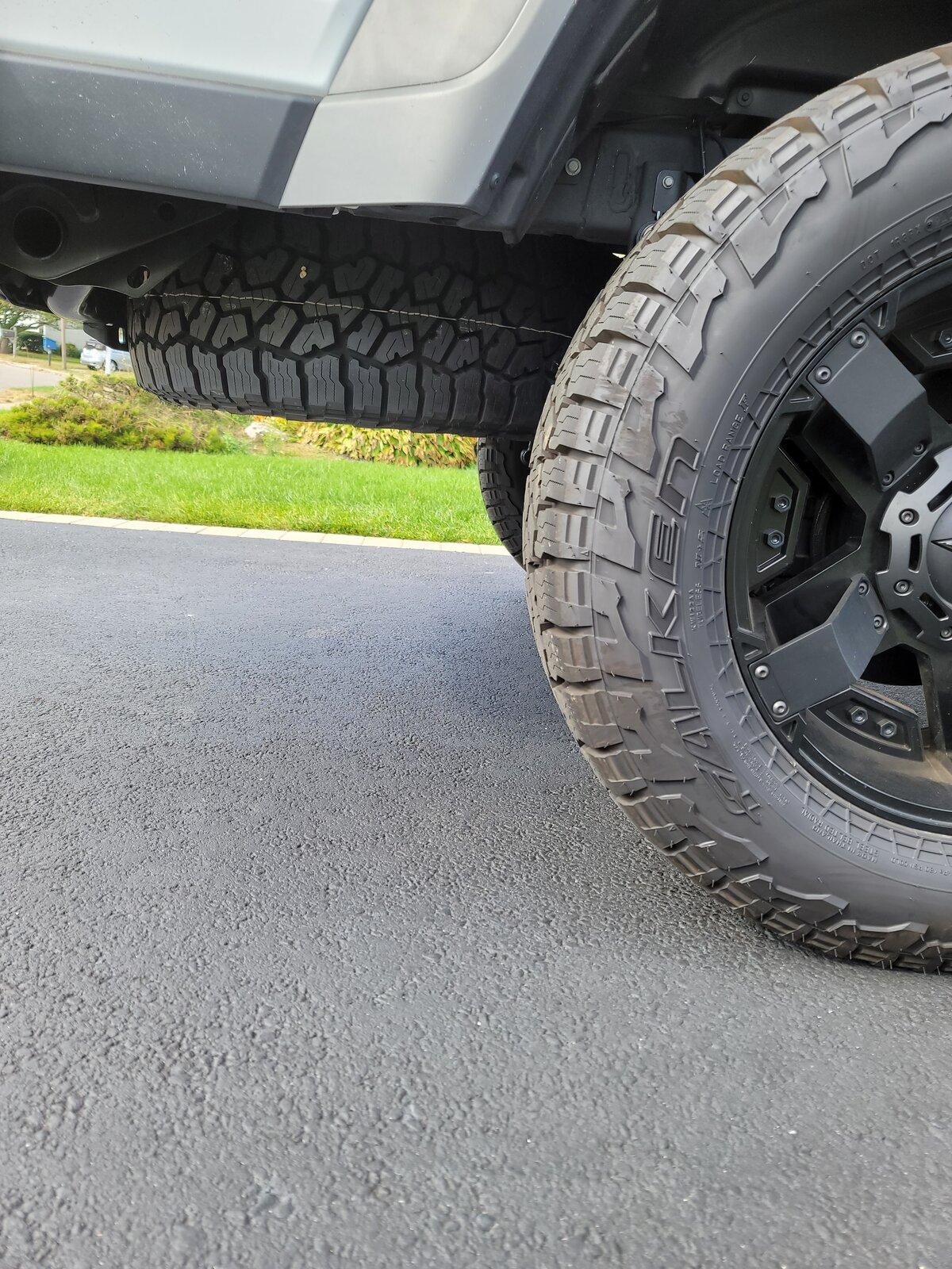 Jeep Gladiator Can I fit a full 35x12.5 spare w/rim underneath the gladiator? 16349257721767858912779691609471