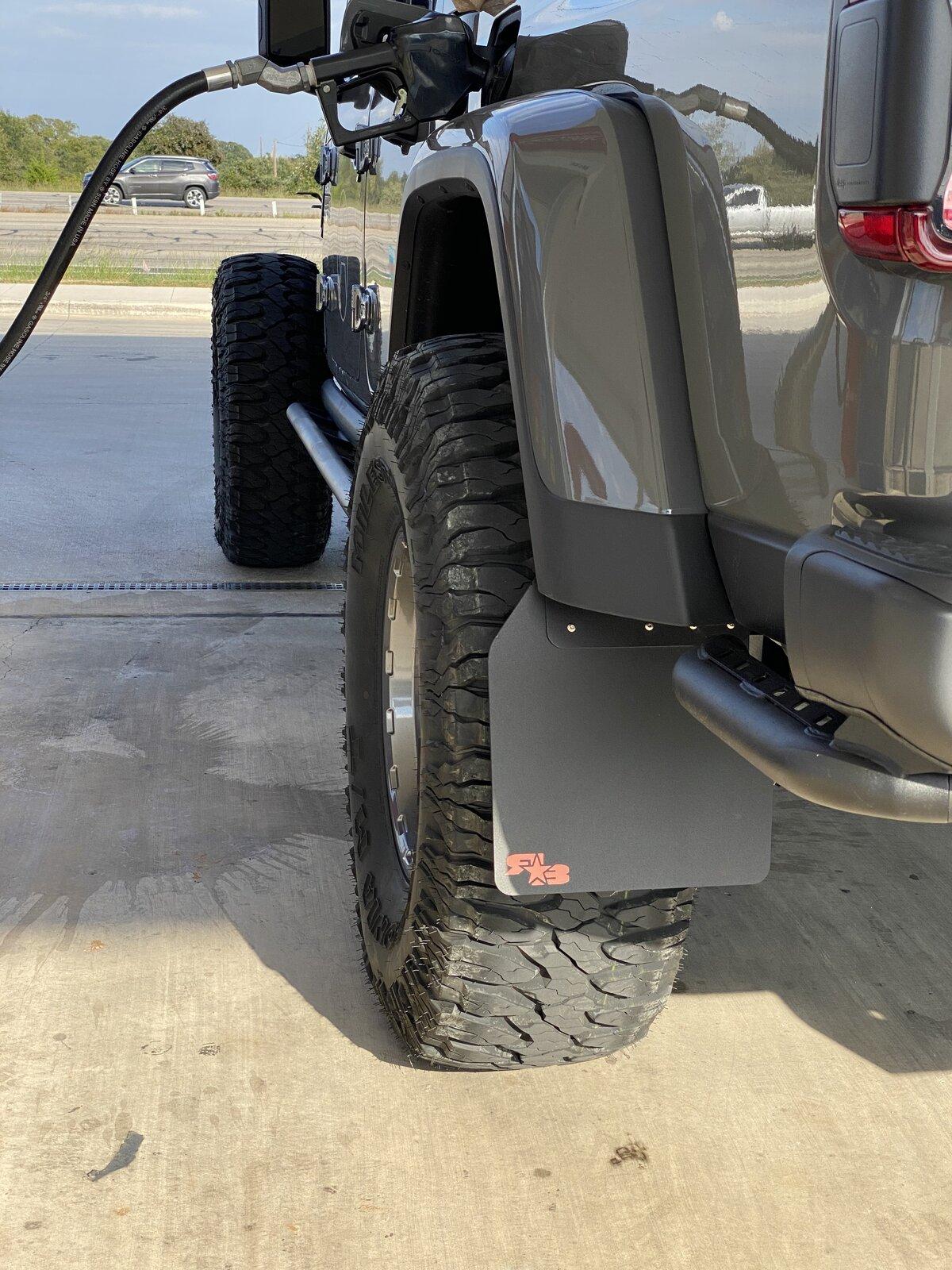 Jeep Gladiator (VolatileA) Big Sur - 2021 Sting Gray Mojave Build 5918424E-51AE-4B02-8F35-97A039E0C60C