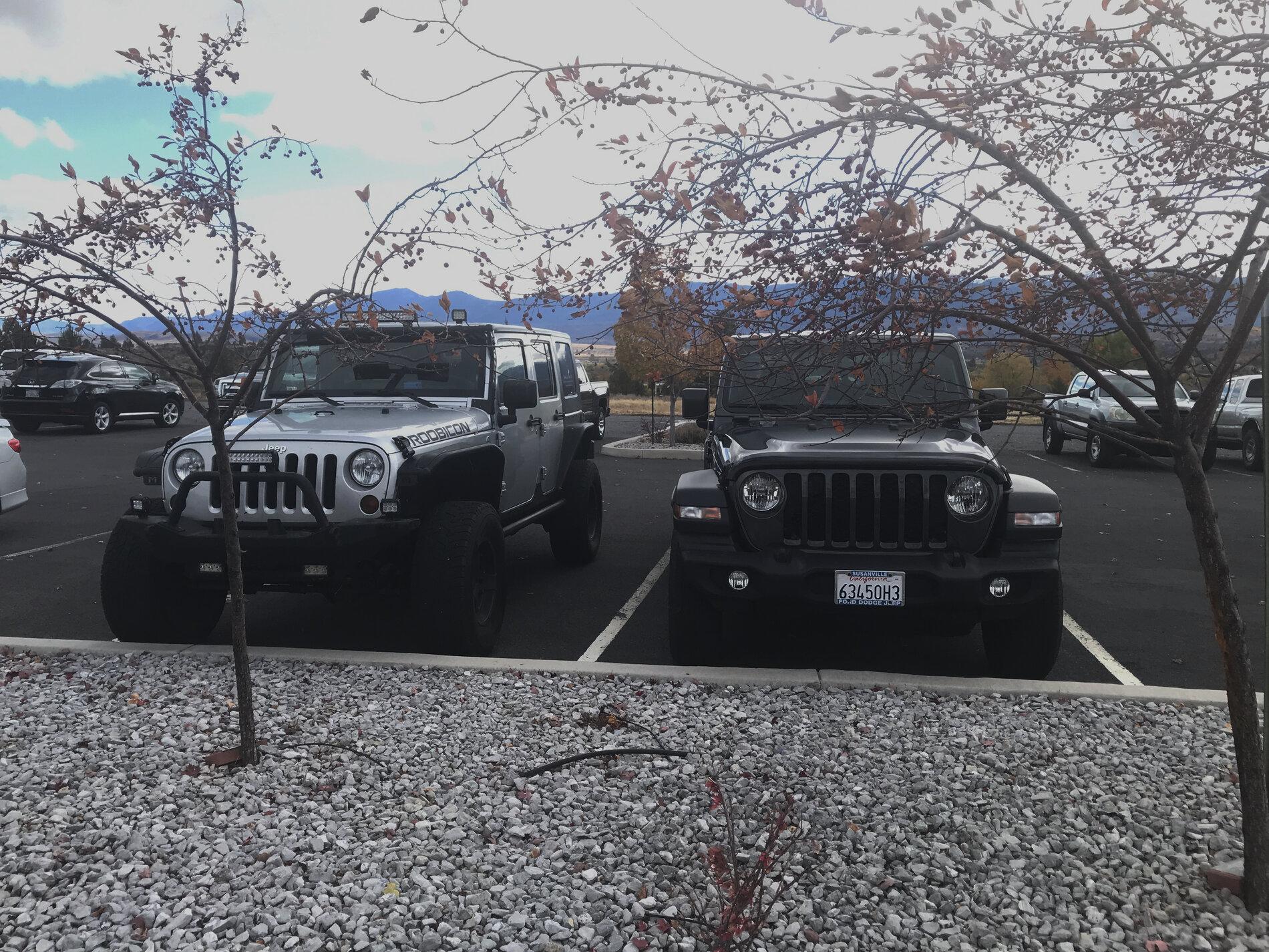 Jeep Gladiator Jeeps Parking Next To Jeeps IMG_1486.JPG