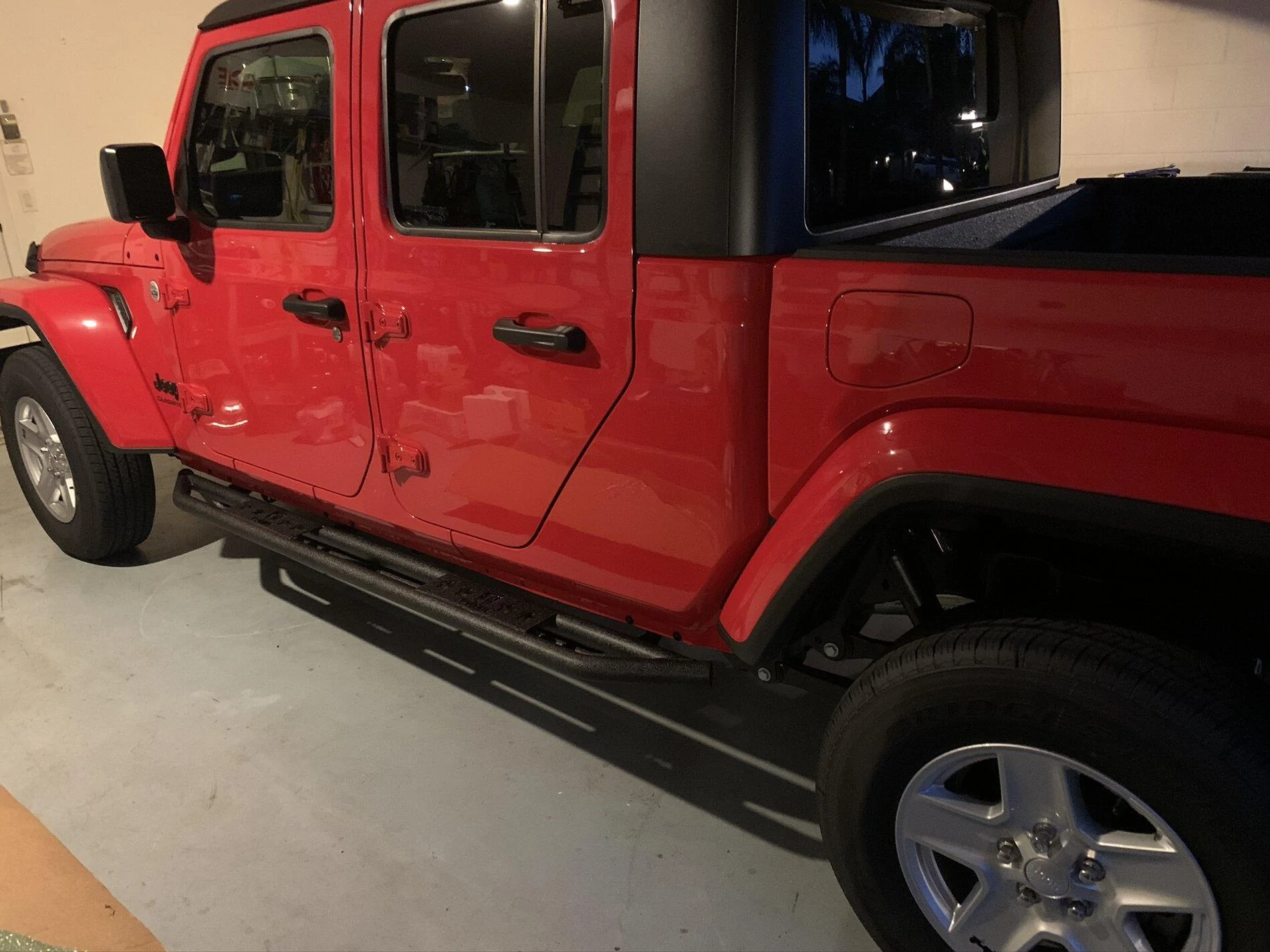 Jeep Gladiator RUNNING BOARD B08E98B7-71A5-4DCA-AF0E-740CD89BBA23