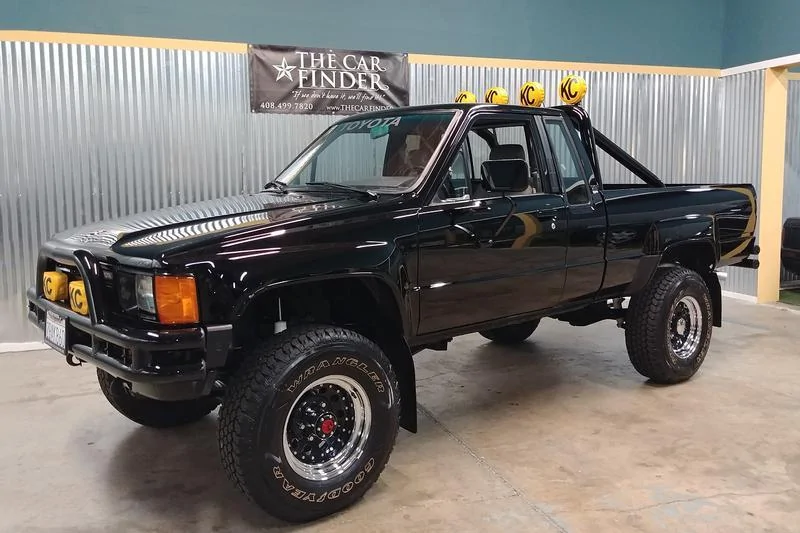 Jeep Gladiator Topless with a bed rack back to the futur