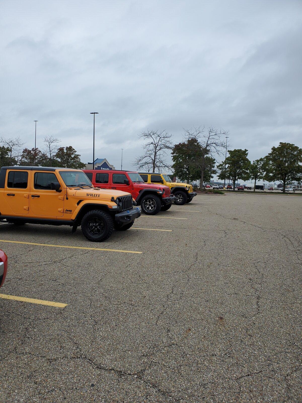 Jeep Gladiator Jeeps Parking Next To Jeeps 20211024_140620