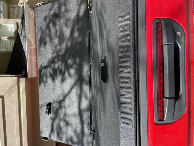 Jeep Gladiator Diamondback SE bed cover 5FA760F1-EB54-4593-9BB4-3D73AC3E45D9