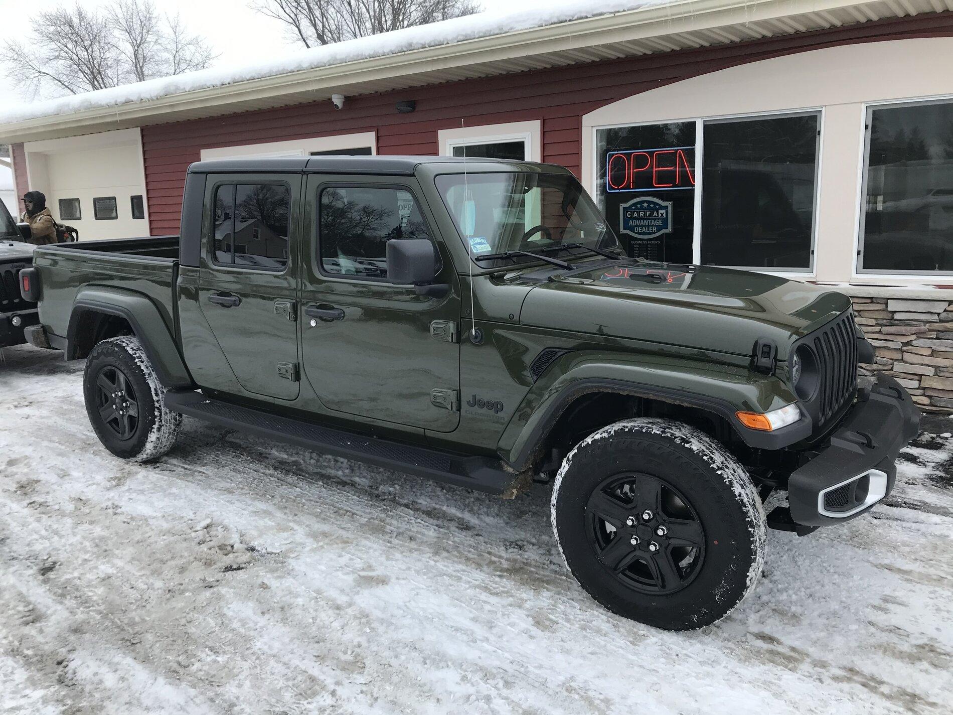 Jeep Gladiator Max Tow - Painted or black fenders?? 4B4F4BED-F98D-42E9-A2EE-C04A89643291