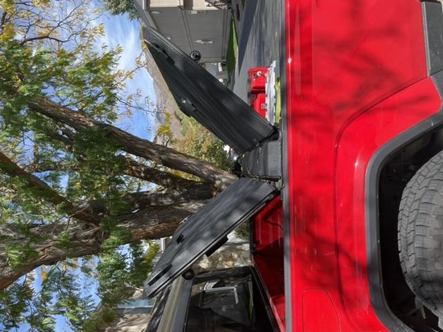 Jeep Gladiator Diamondback SE bed cover 1E13266D-6EA9-41AC-8570-C9BA1B87D1DF