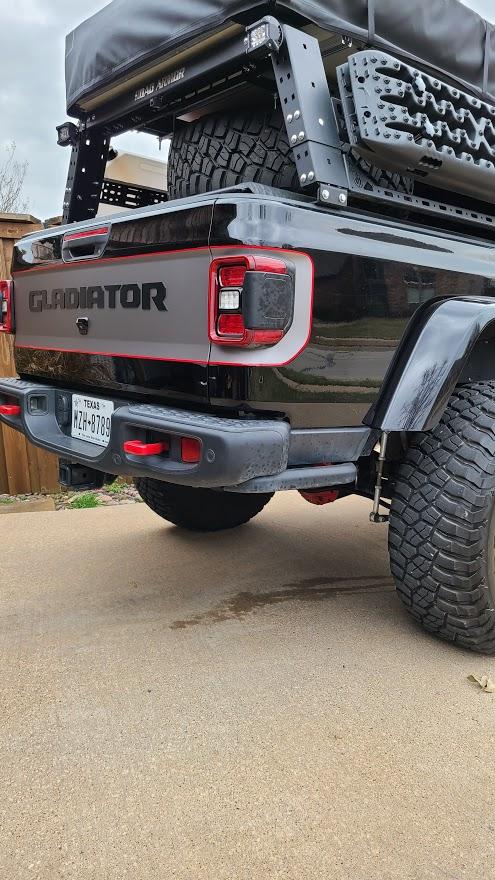 Jeep Gladiator Tailgate Blackout 20210311_162518