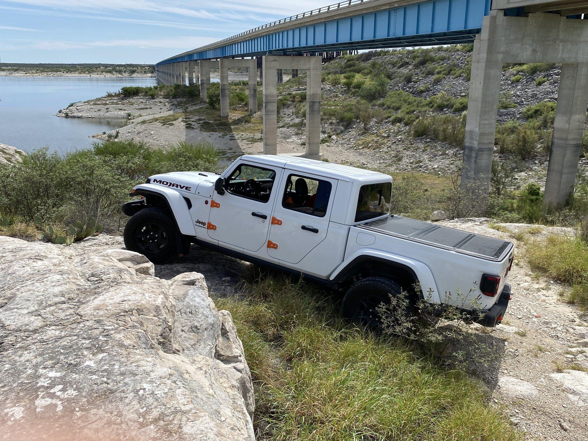 Jeep Gladiator Gladiator Glamour Shots D4001AFC-A184-49F9-86D0-C7E341DD39A4