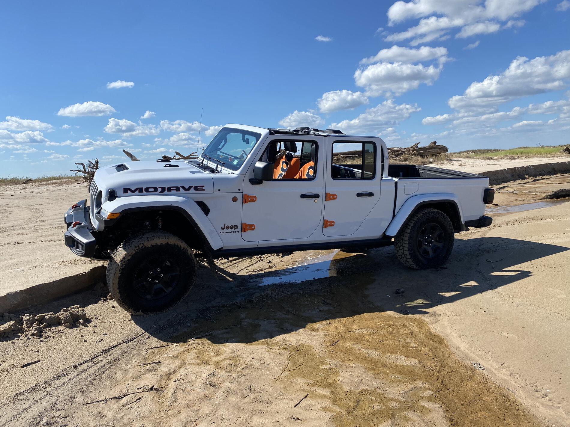 Jeep Gladiator Gladiator Glamour Shots 79867849-09AF-4BA1-BCD4-5E24BB7A28F3