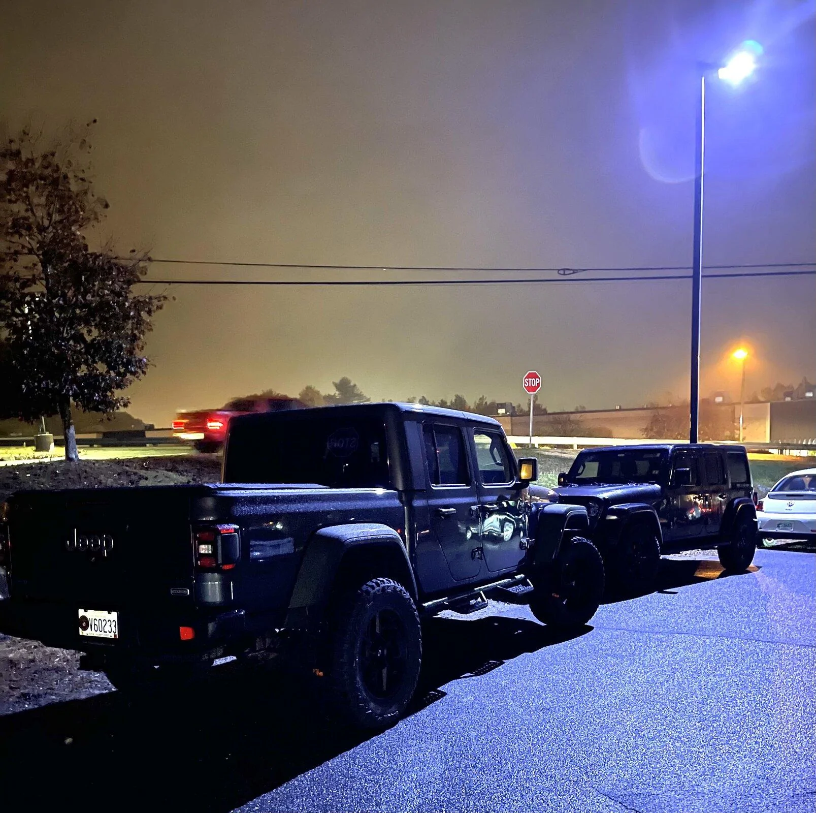 Jeep Gladiator Jeeps Parking Next To Jeeps C96E94B4-100A-46DC-864C-2A726D0BEA22