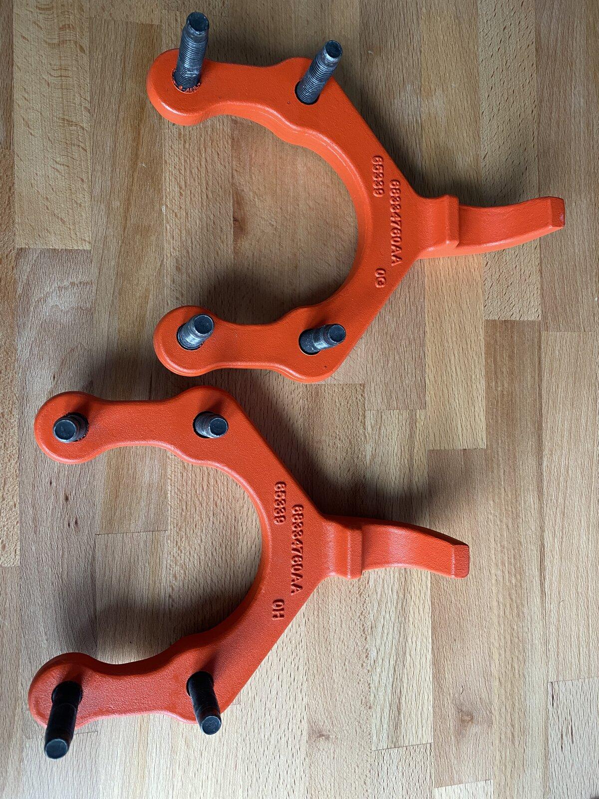 Jeep Gladiator Mojave Front Tow Hooks 0DB021E9-C08B-4FB8-B1DB-688A1BF907F2