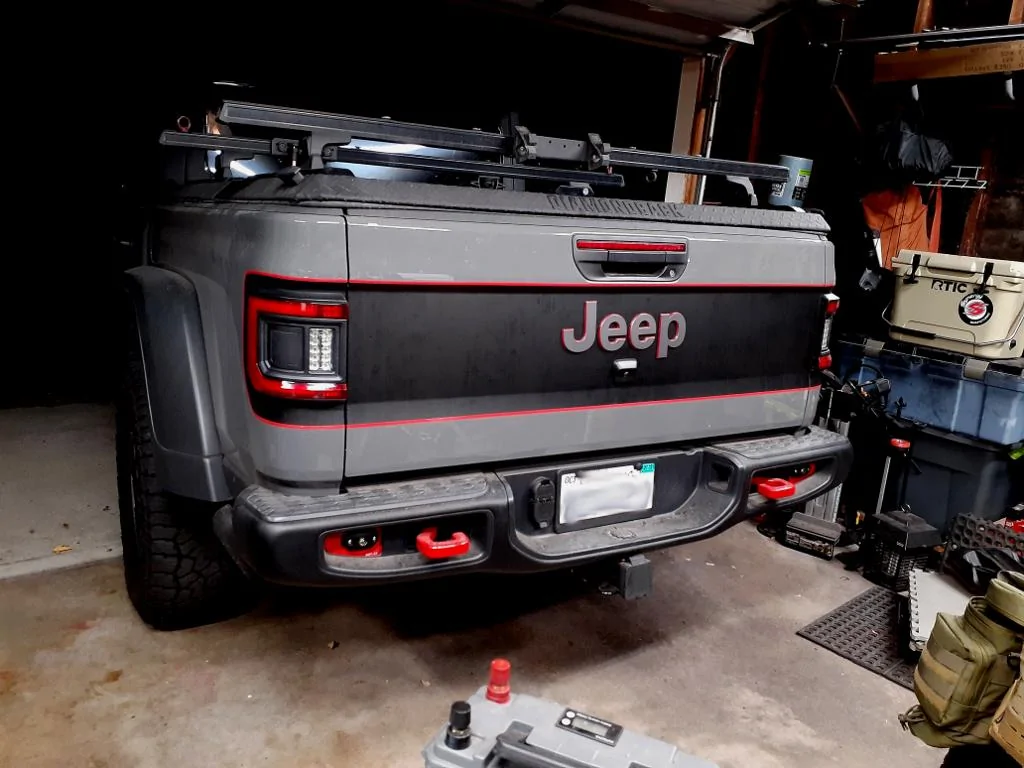 Jeep Gladiator Tailgate Blackout 20211019_220626
