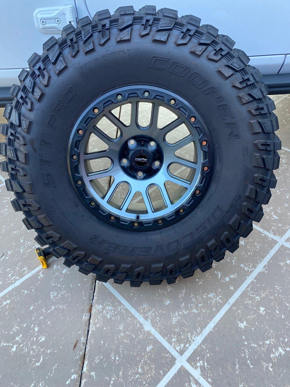 Jeep Gladiator Tire and Wheel Package 37s wt2