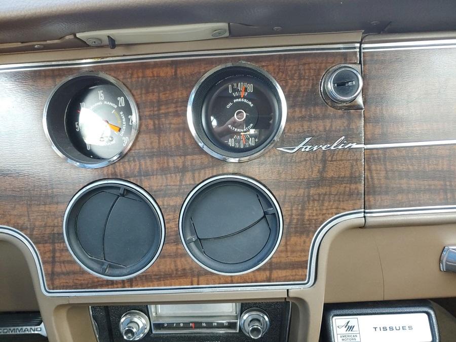 Jeep Gladiator Am I the only one who thinks Jeep should’ve included an in dash CD player? rally-gauges