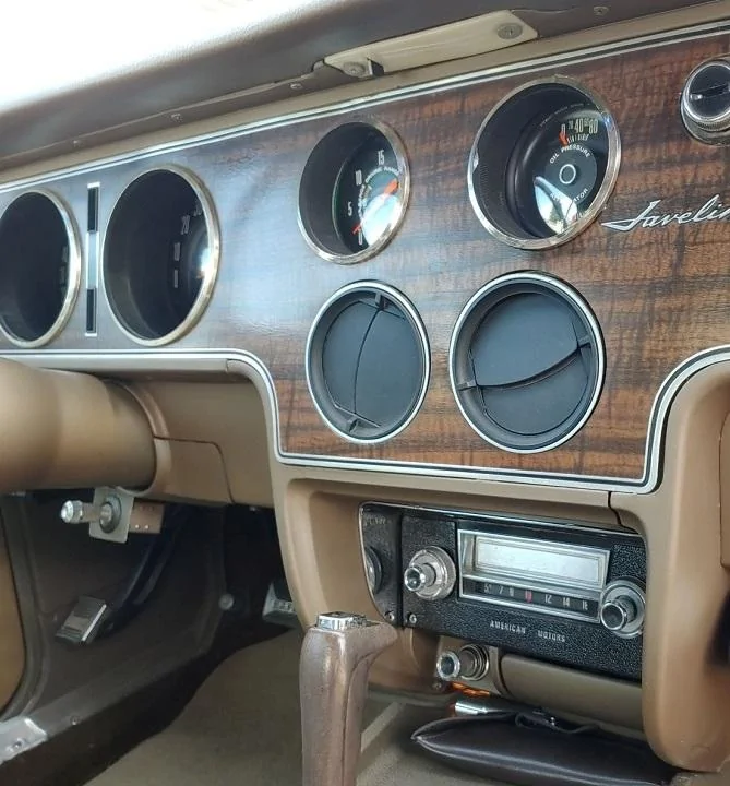 Jeep Gladiator Am I the only one who thinks Jeep should’ve included an in dash CD player? 8track-dash-center