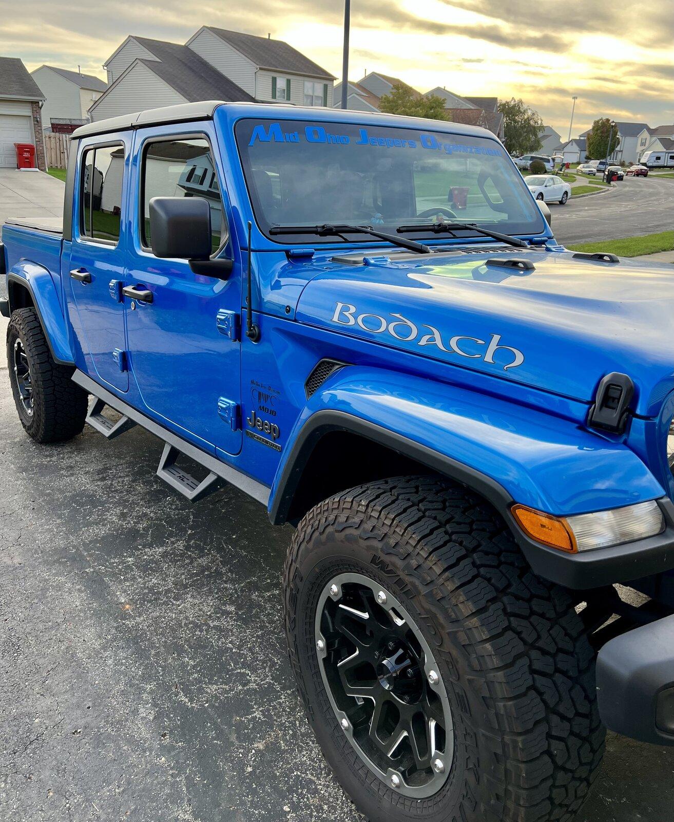 Jeep Gladiator 295/70R18 on factory wheels on Overland 45D72DD8-EC75-43D7-9F22-49342937E1B8