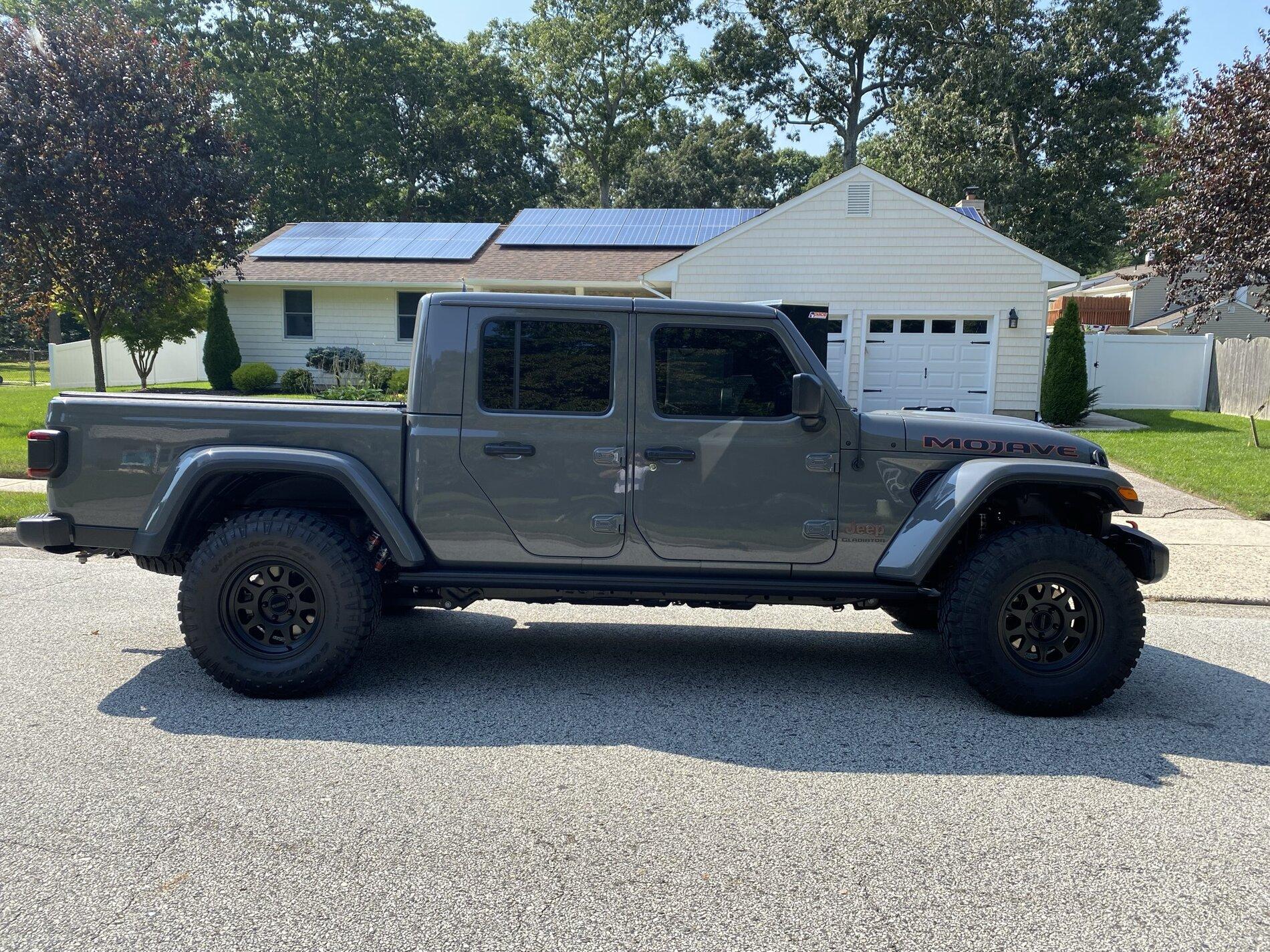 Jeep Gladiator Pics  - Only using 1 inch spacer (Terflex) & 3/4 daystar for 35s 37CDAD09-59F2-4C00-85C6-73049CD0D370