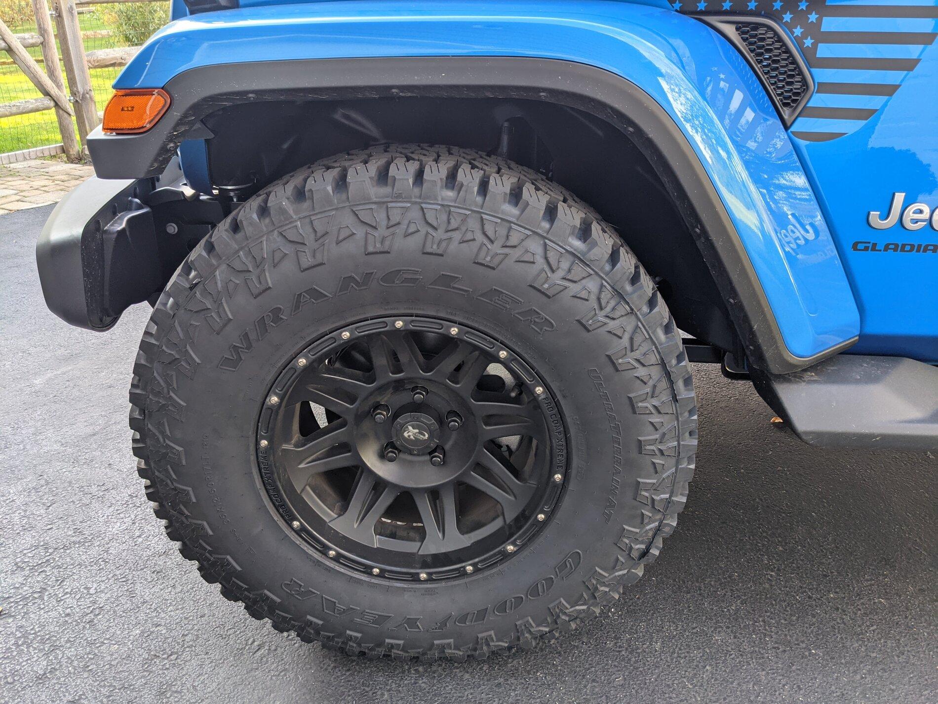 Jeep Gladiator Best 35" A/T tires PXL_20211024_203507454