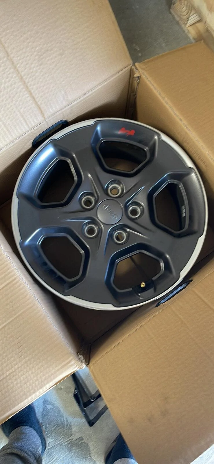 Jeep Gladiator 4 Rubicon wheels 6DE1FC2C-DF43-4E1F-80CD-3CCBBA70C11F