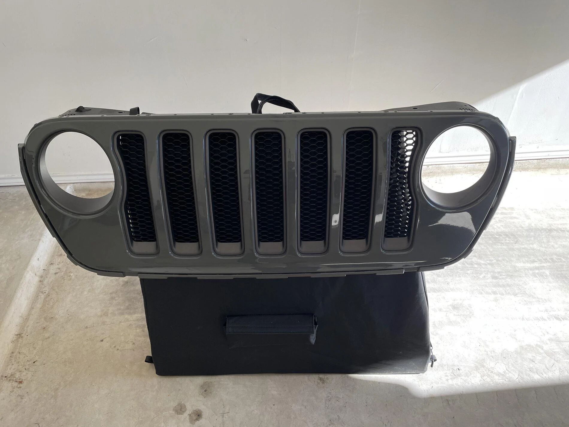 Jeep Gladiator Sting Gray Rubicon Grille FF910286-0211-4186-AC4B-69410DA5E007
