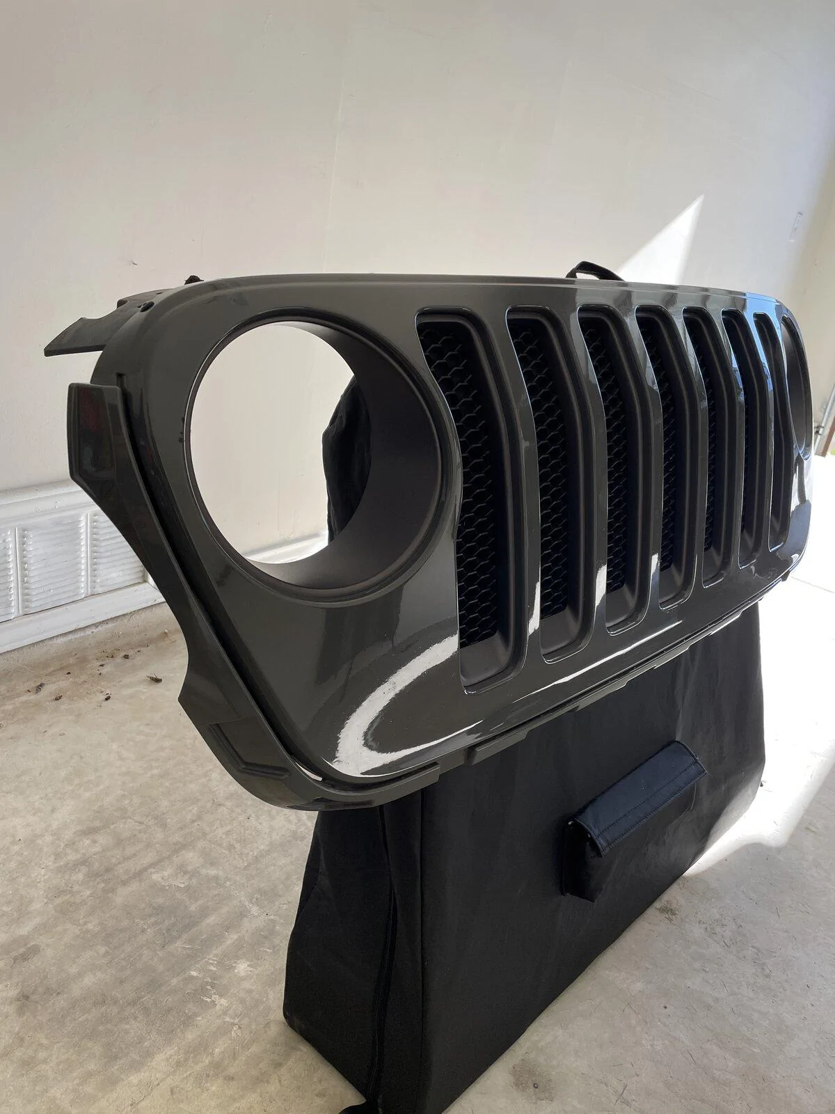 Jeep Gladiator Sting Gray Rubicon Grille 1E23A1AC-AA13-4C2B-A4E0-DAB16F6FE7B7