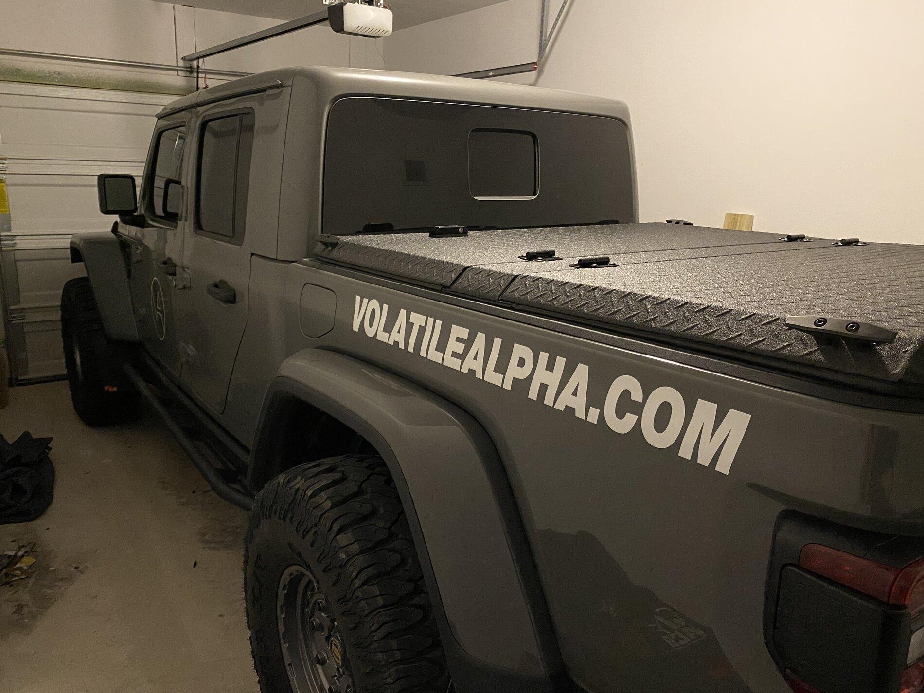 Jeep Gladiator (VolatileA) Big Sur - 2021 Sting Gray Mojave Build 206690D4-A2F1-4957-A080-125E24569B35