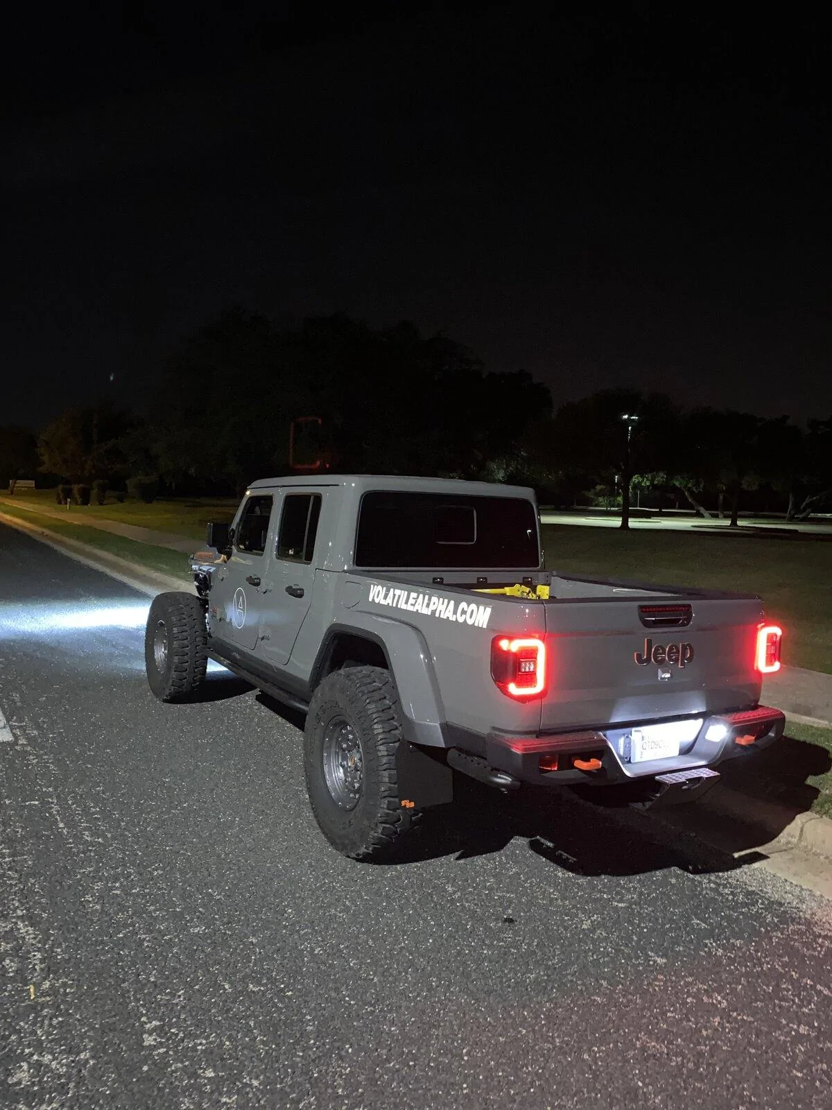 Jeep Gladiator (VolatileA) Big Sur - 2021 Sting Gray Mojave Build 7148E7B7-FB5D-4752-90E0-716B38ECE979