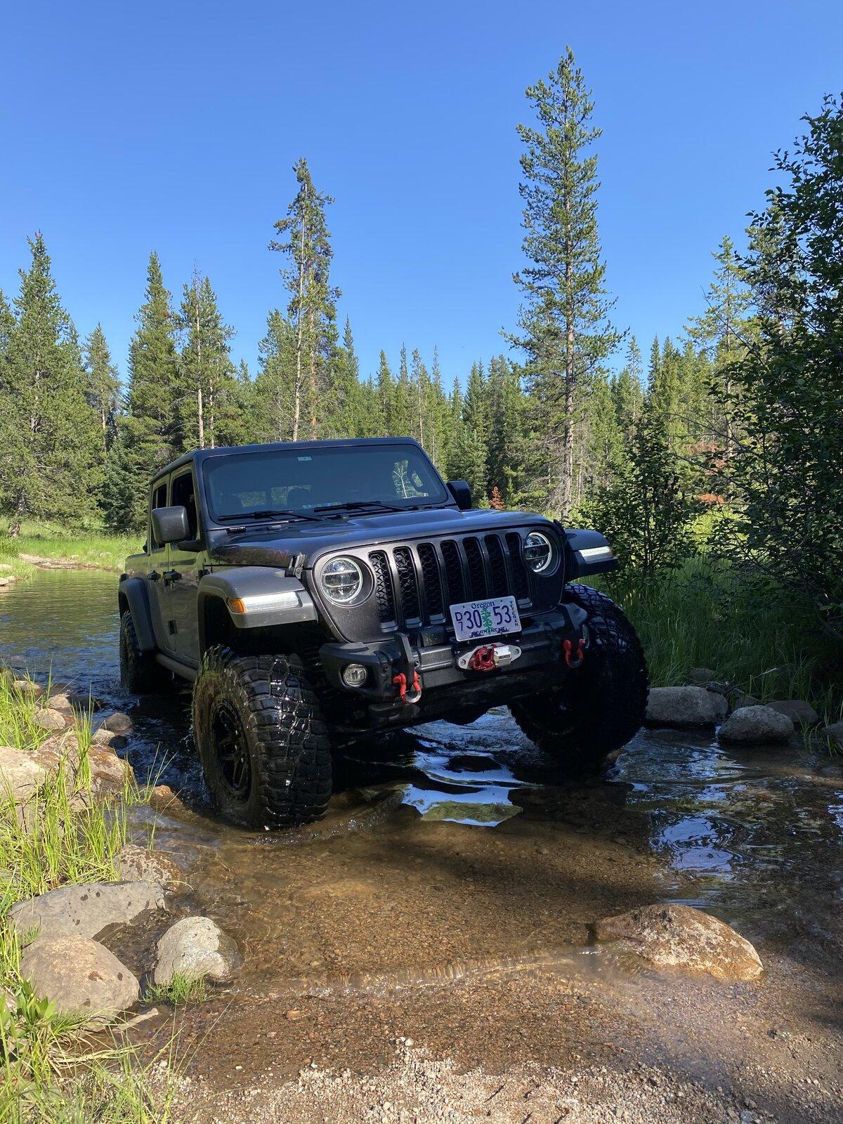 Jeep Gladiator AEV 2.5 Dual Sport Diesel Lift 04CA5659-4714-4E09-91F9-C252B339BB7B