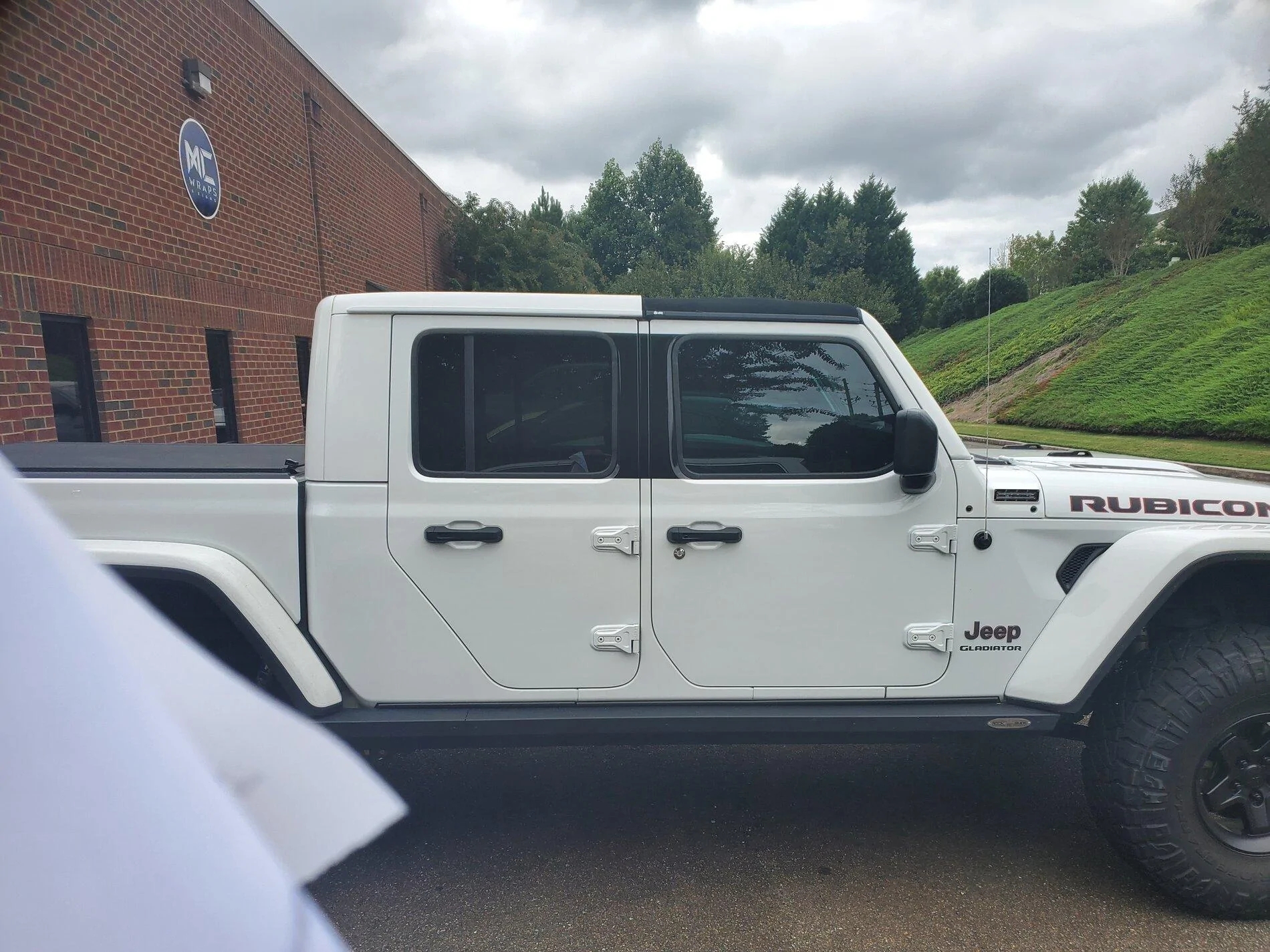 Jeep Gladiator Windshield Tint % to go with? 20210917_162952