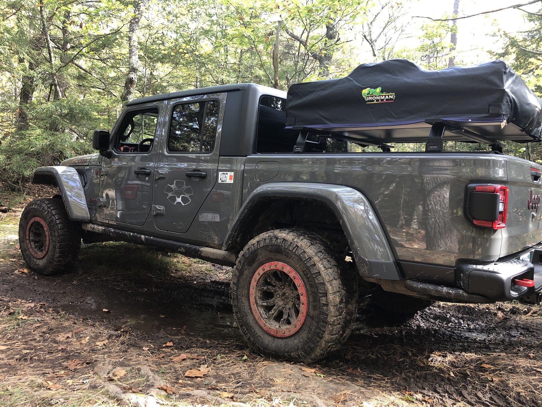 Jeep Gladiator Front Runner Rack w/ BAK Tonneau Cover SUCCESS - Photos Included IMG_3468