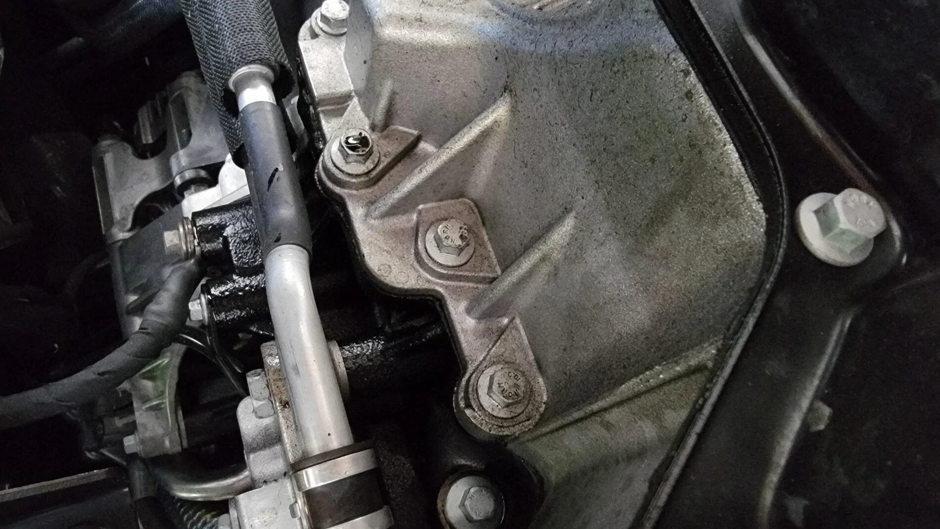 Jeep Gladiator Oil leak at 1,100 miles.  :/ 20211031_162826