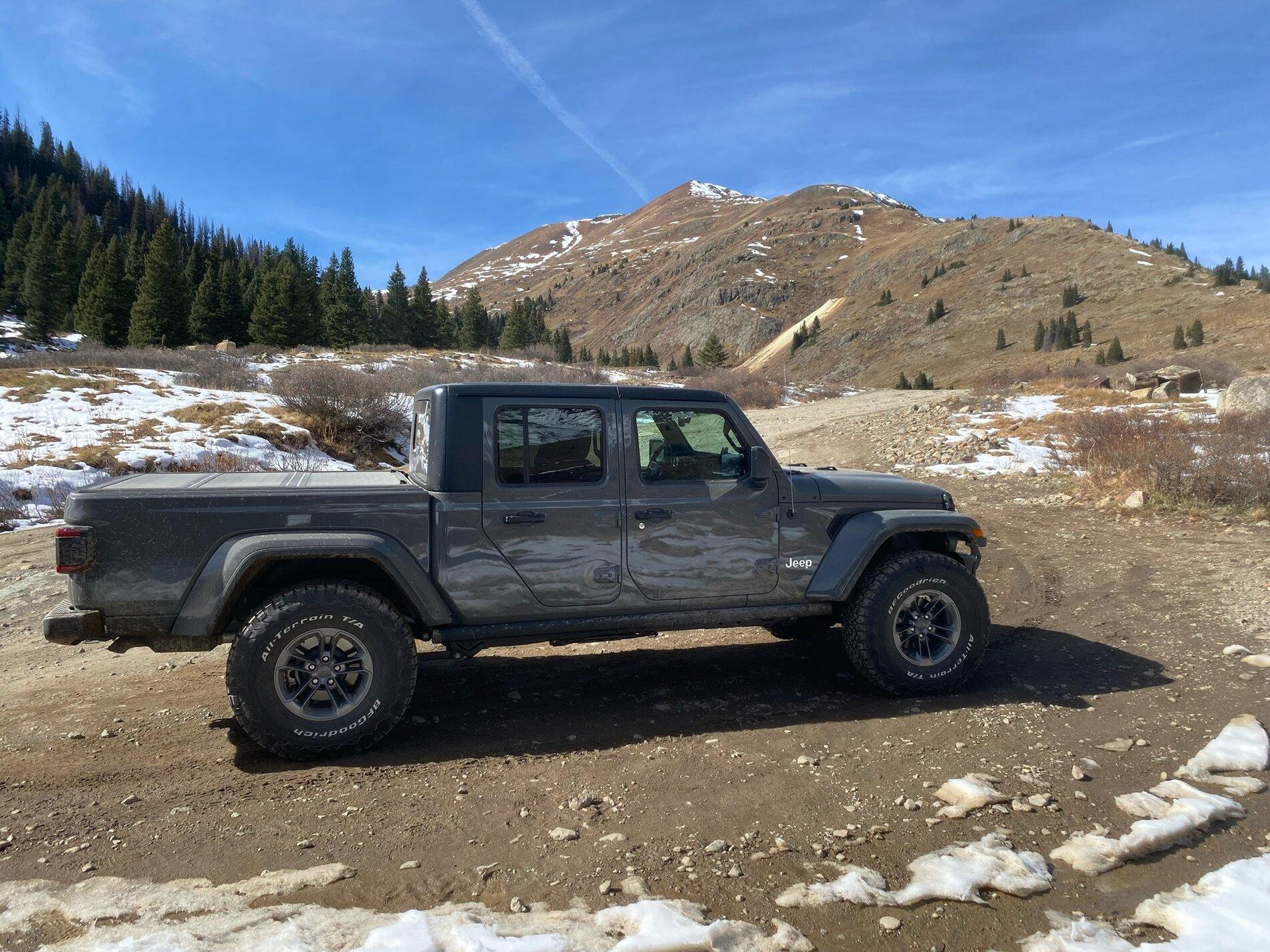 Jeep Gladiator 2021 Sting gray fenders from Overland 5D0D98BF-9FA7-4FA7-873B-6B94FBD1E768