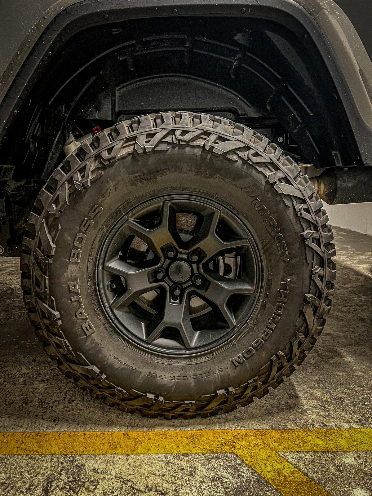 Jeep Gladiator 37x12.50R17 Mickey Thompson Baja Boss A/T w/ 17x8.5 Quadratec Morphic rims FD708756-B09F-4BD4-9DF6-87CB16D3DADF