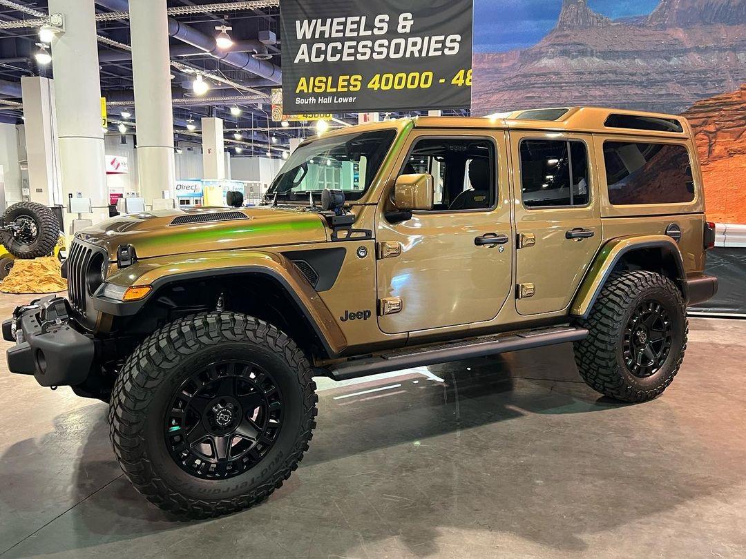 Jeep Gladiator Jeep Wrangler Overlook at Sema D40F7770-6297-47CE-A22C-00A3C907EB70