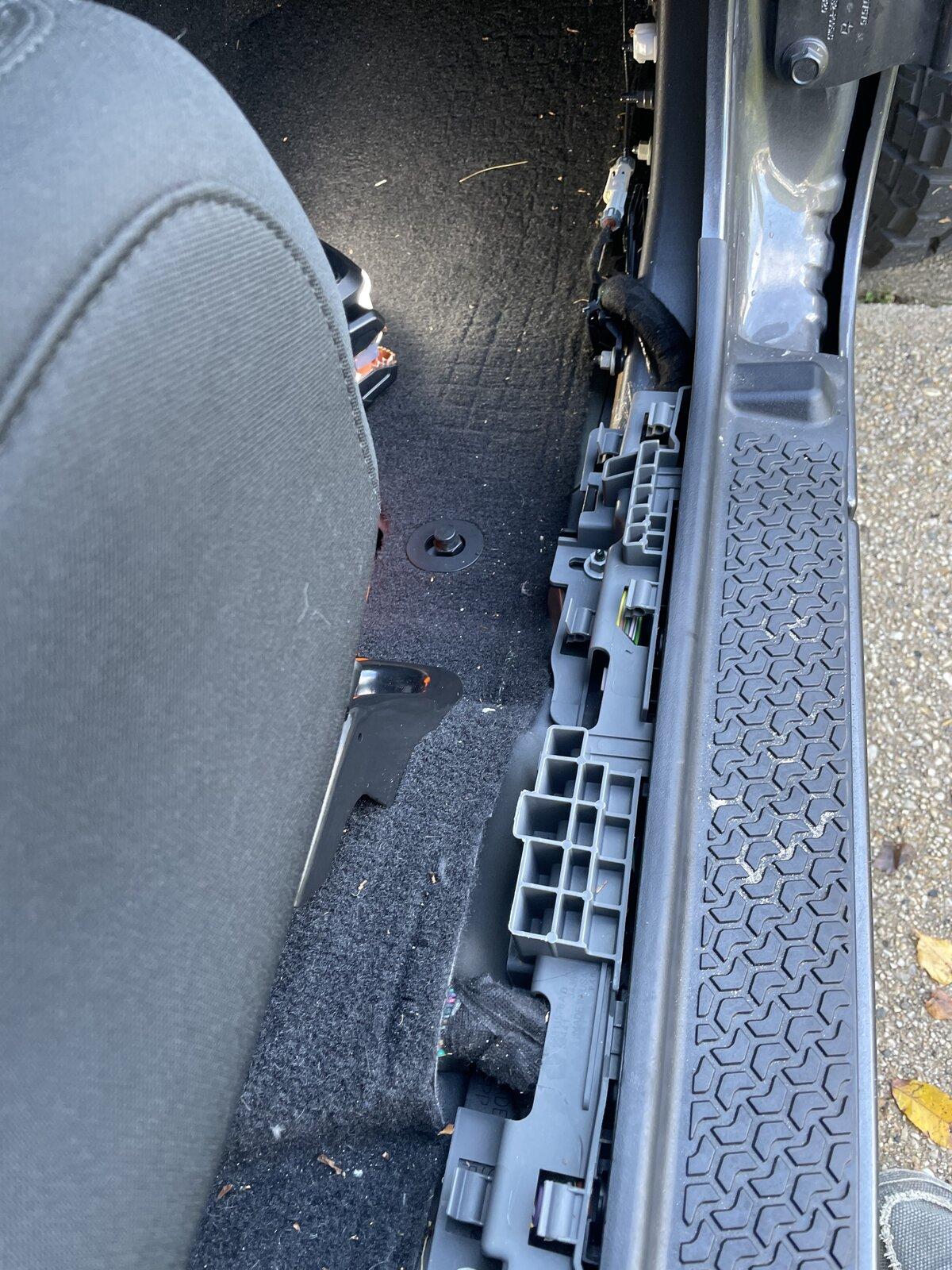 Jeep Gladiator 813 Fab - behind rear seat mount questions. IMG_1060