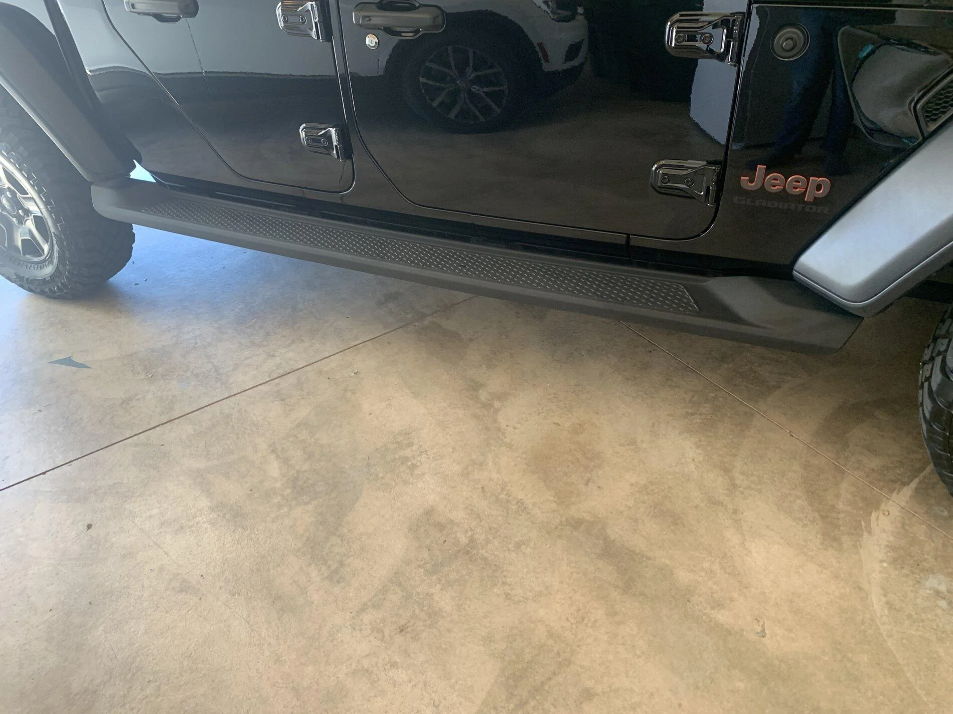 Jeep Gladiator Takeoff side steps from a 2020 Mojave IMG-7190