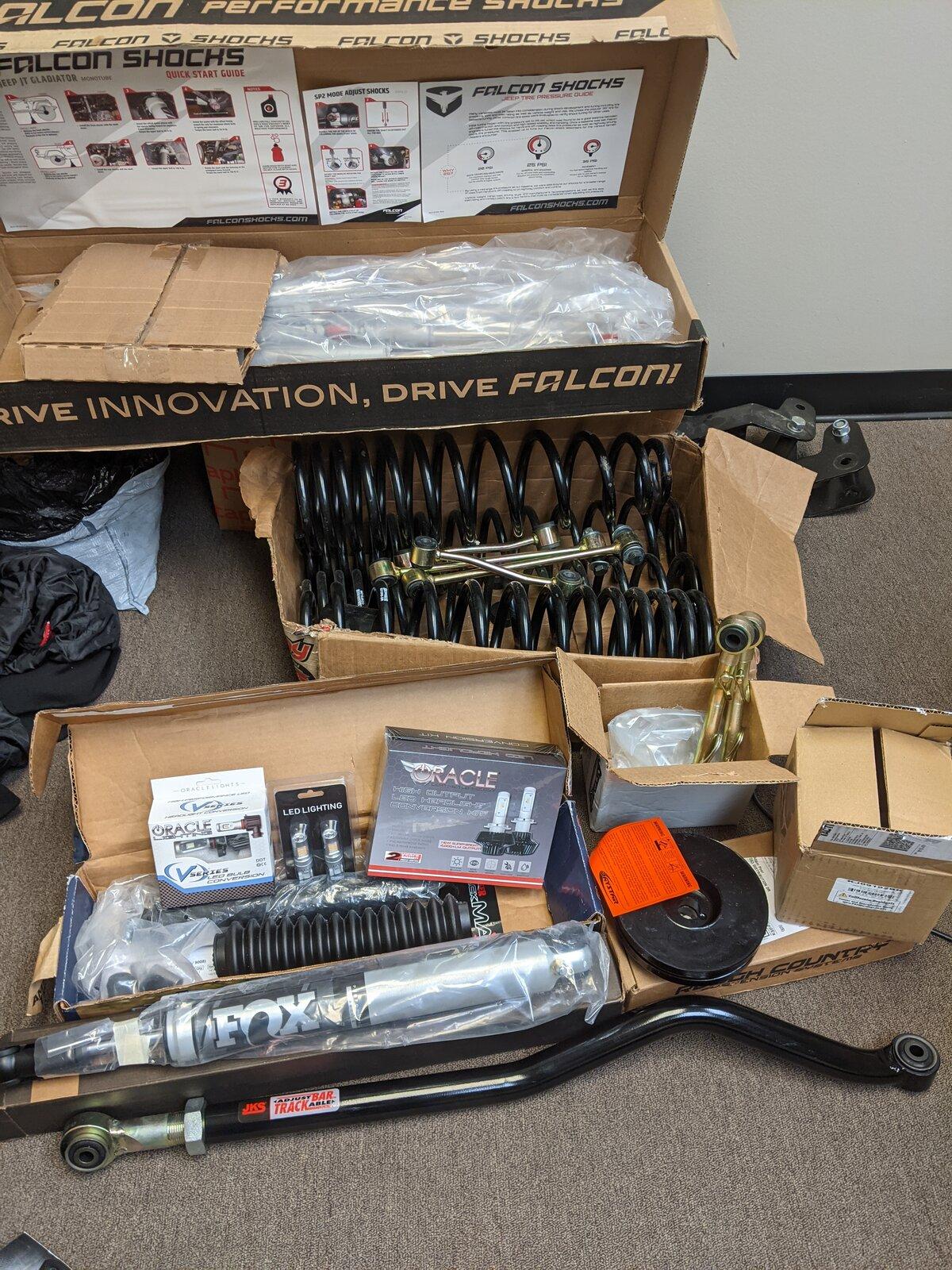 Jeep Gladiator 2.5" Lift Kit and Oracle Headlight and Fog Light Bulbs PXL_20211102_122207013