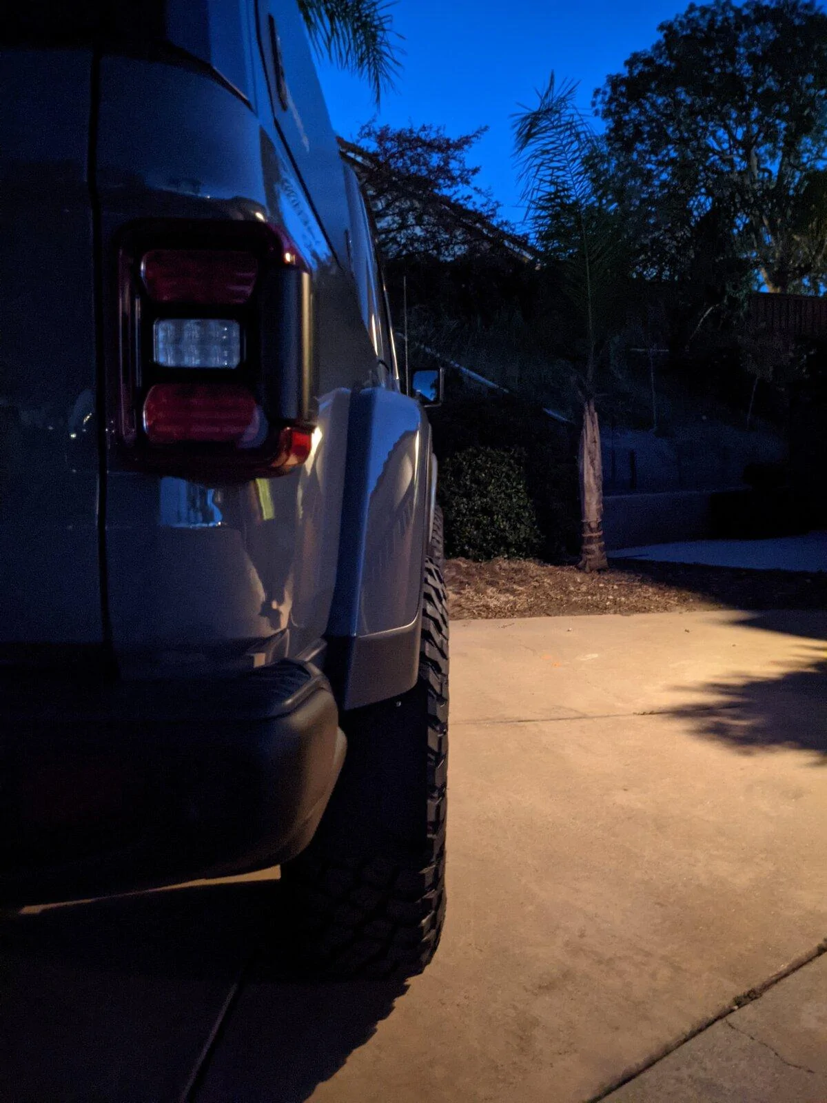 Jeep Gladiator AEV 2.5 Dual Sport Diesel Lift PXL_20211103_013544665.NIGHT