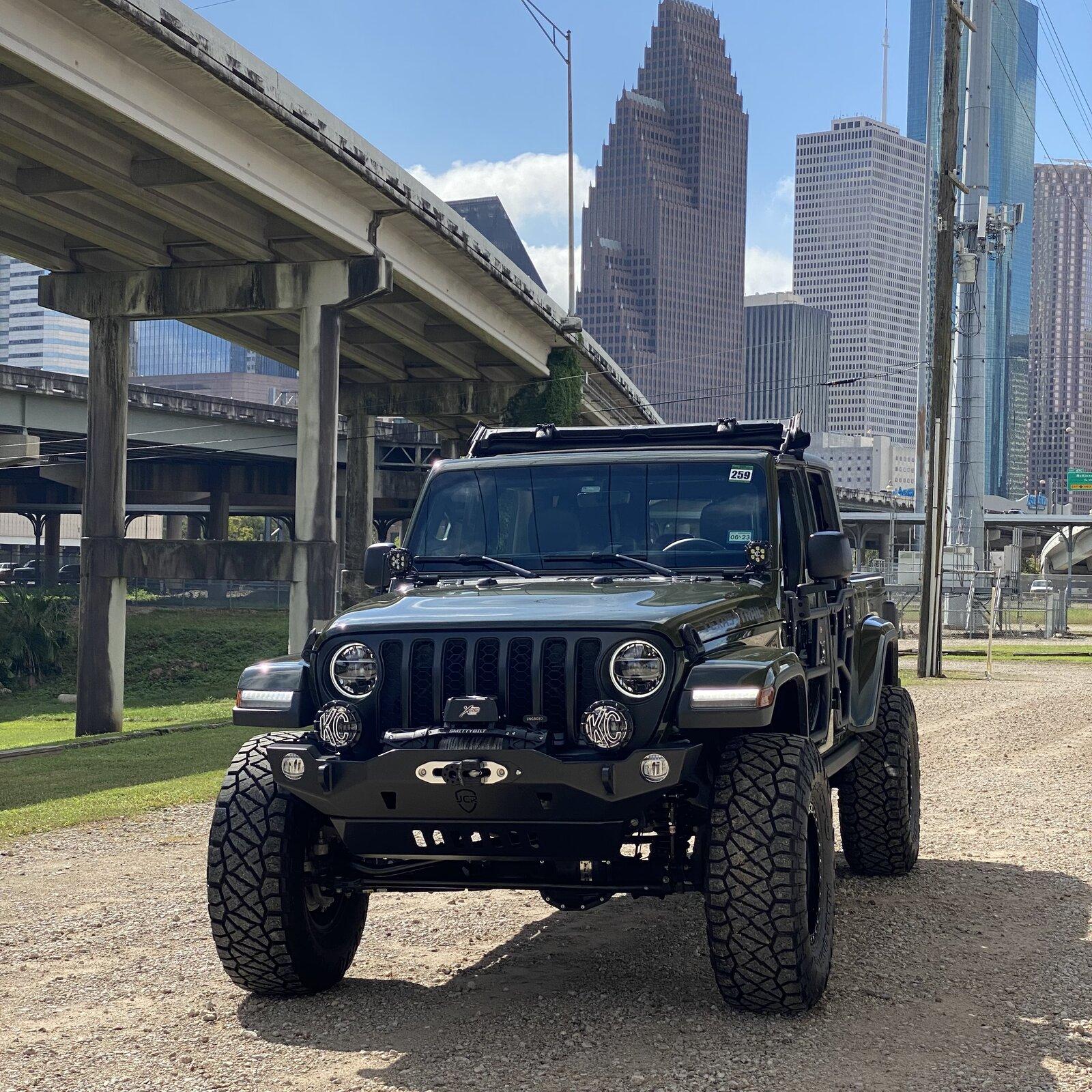 Jeep Gladiator Off road lights - what's everyone running? IMG_3840