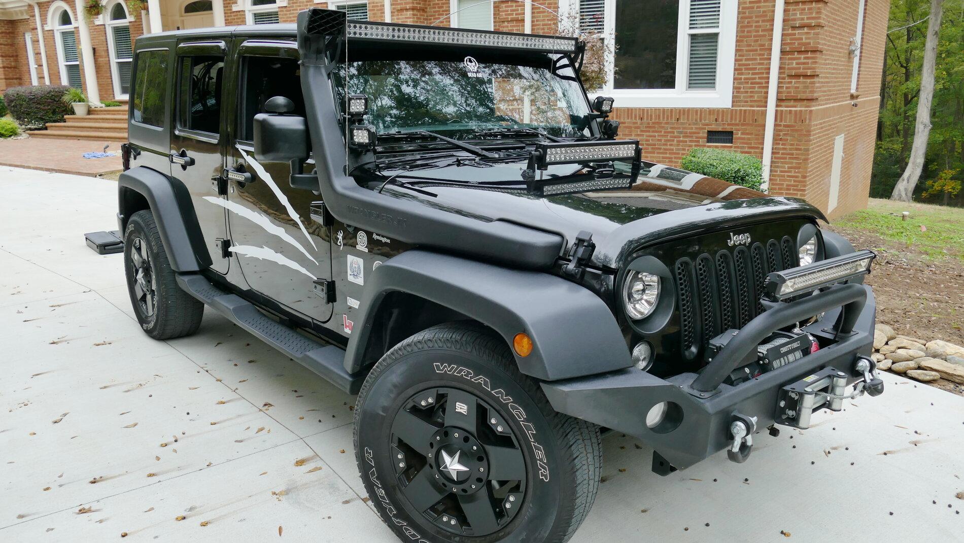 Jeep Gladiator 2017 Jeep Wrangler Unlimited  Sport S Sport Utility 4D j2.JPG