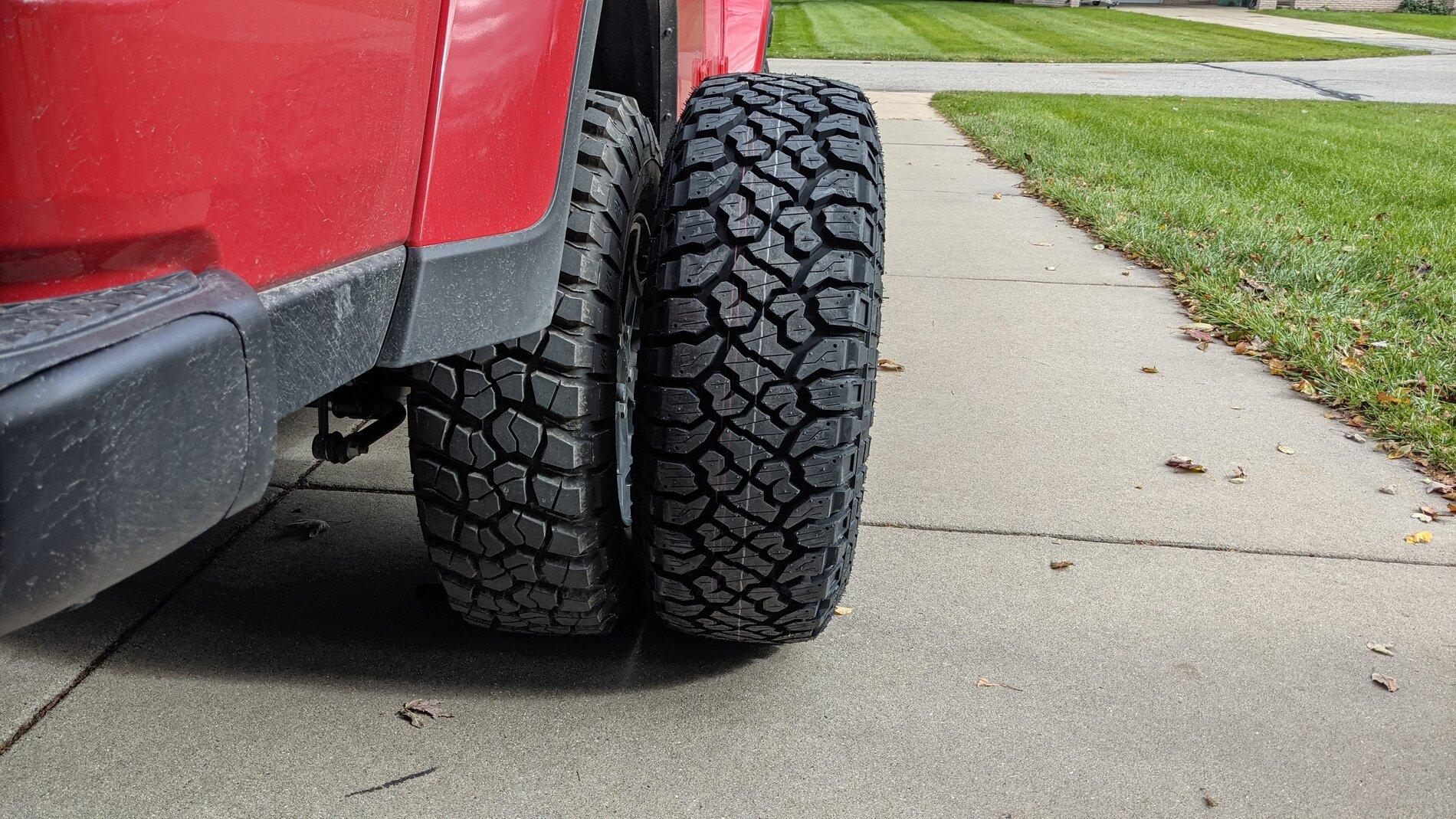Jeep Gladiator Kenda Klevers 33x10.5r17 installed PXL_20211103_173511062