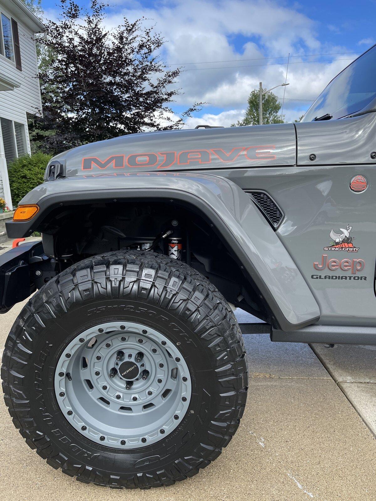 Jeep Gladiator Sting-Gray owner... show me your gray wheels BB251374-B97A-434A-8386-C84674ABE45F