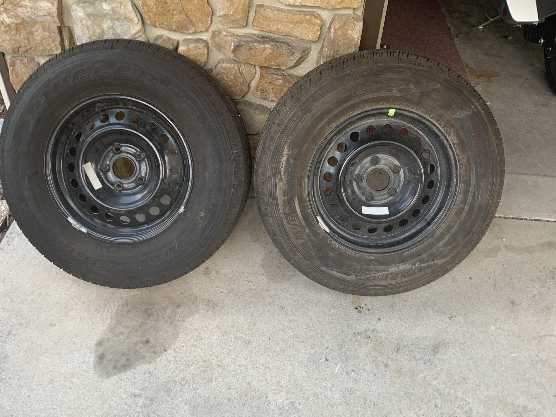 Jeep Gladiator 2 Spares with highway tires 2E2D0450-7103-48E5-9533-3038C1D8E308