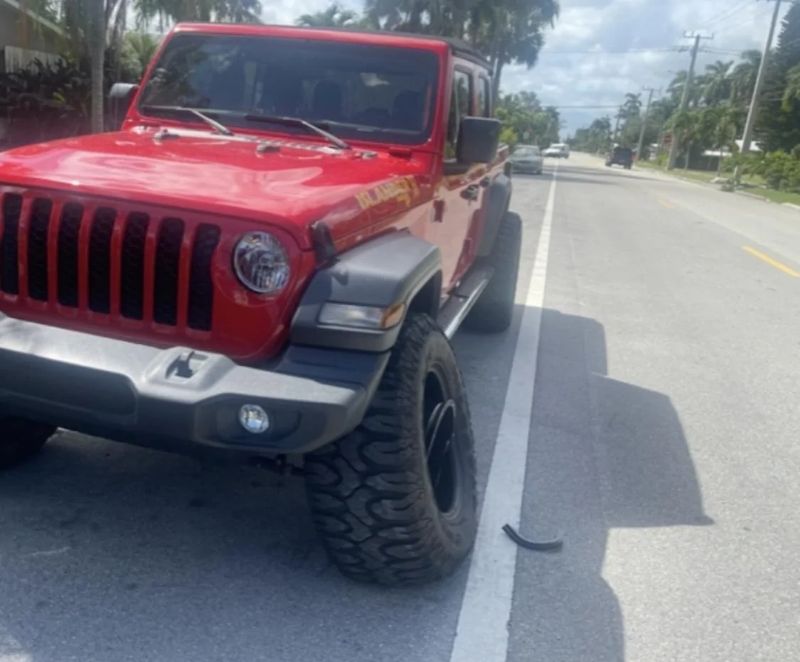 Jeep Gladiator Florida man: “-44 offset + 38 inch rubber protects JEEP in HIT & RUN!” 17B984C8-4C1C-4033-ABE8-F4808C0FD685