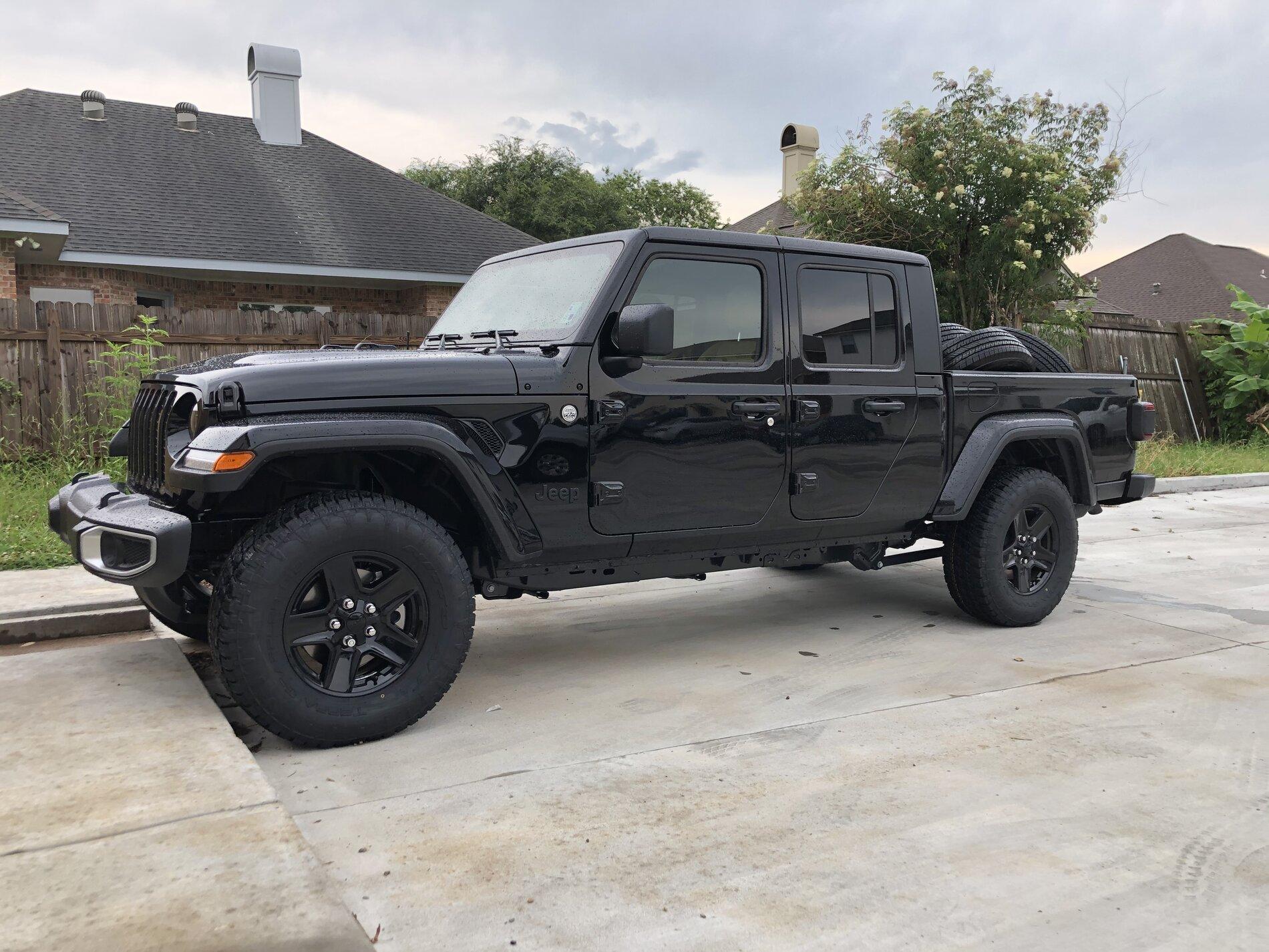 Jeep Gladiator 2021 Sport S Black Aluminum Wheels and Nitto Terra Grappler G2 Tires. IMG-2358