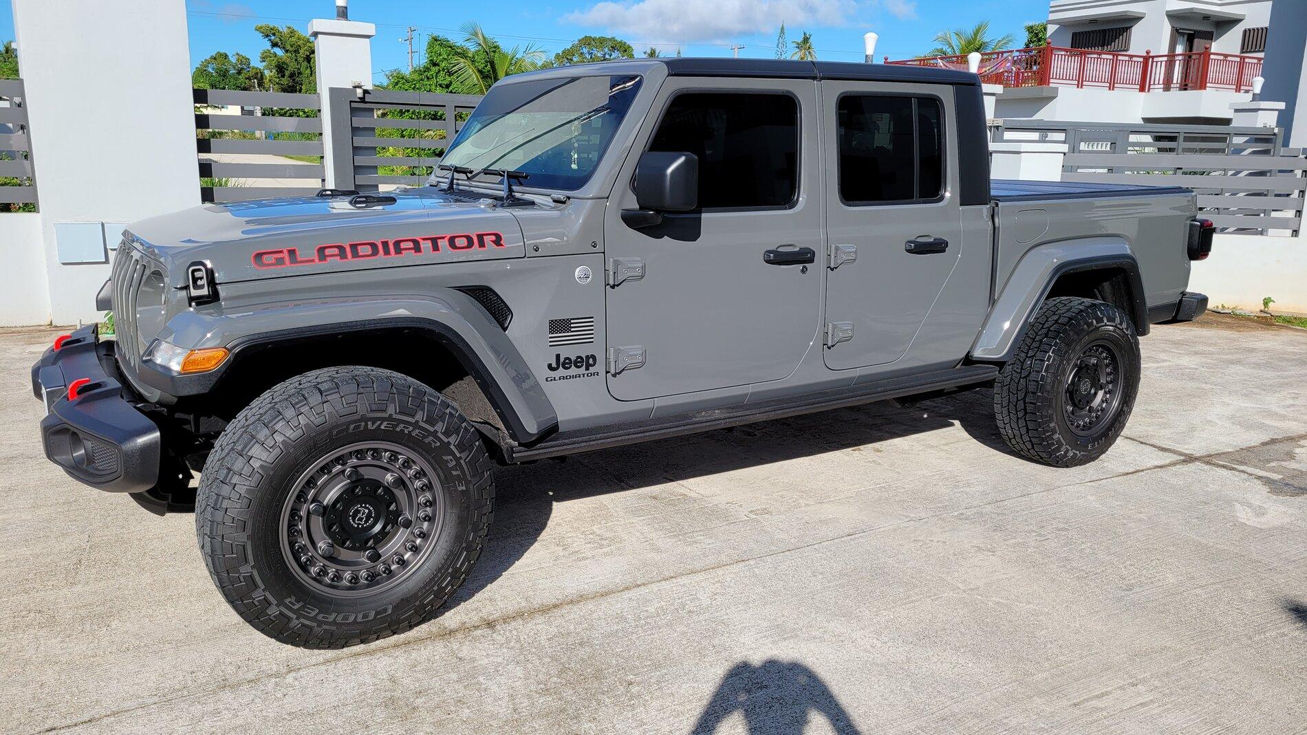 Jeep Gladiator Sting-Gray owner... show me your gray wheels 20210916_161623