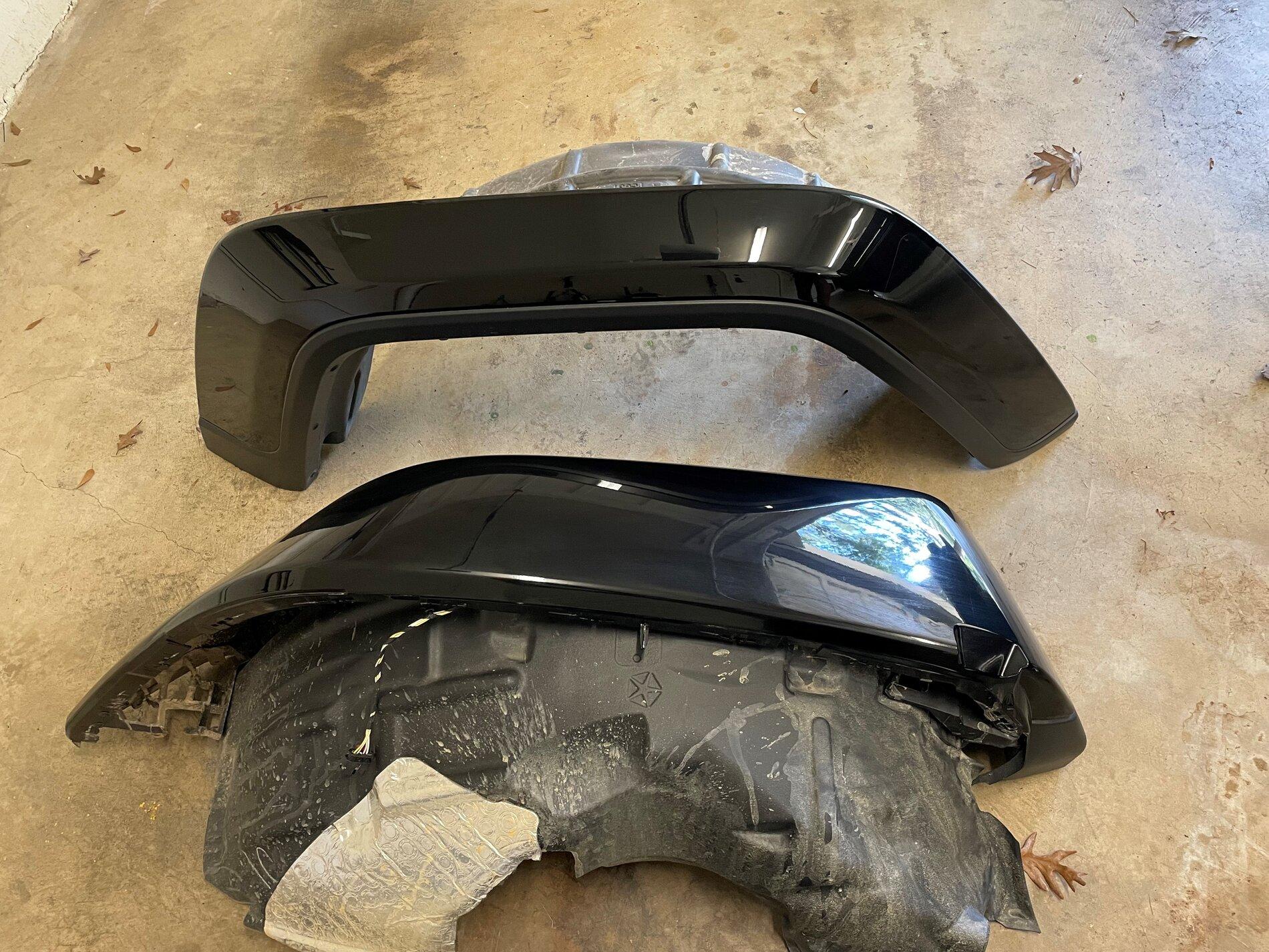 Jeep Gladiator Gladiator Painted Black  Fenders w/ LED headlamps (Overland takeoffs) !!MINT!! fender 2