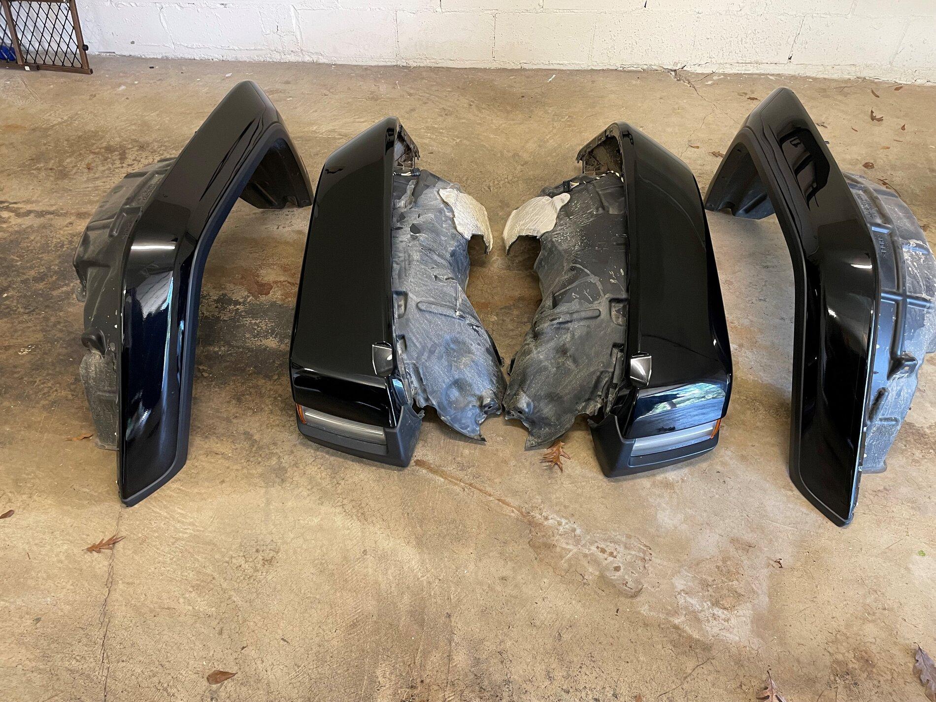 Jeep Gladiator Gladiator Painted Black  Fenders w/ LED headlamps (Overland takeoffs) !!MINT!! ff